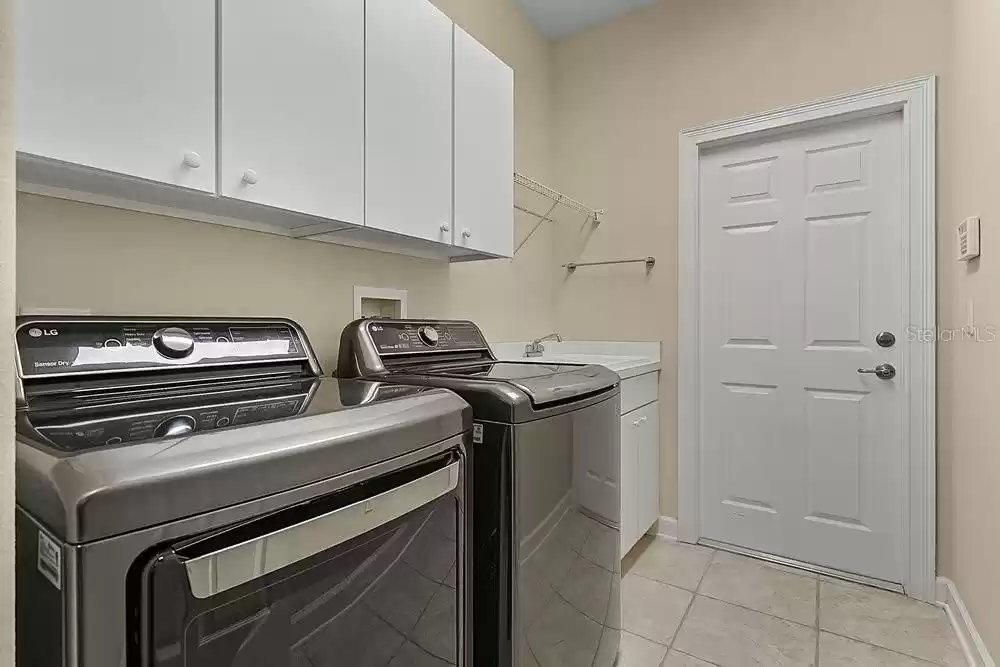 7543 SAINT STEPHENS COURT, ORLANDO, Florida 32835, 5 Bedrooms Bedrooms, ,4 BathroomsBathrooms,Residential Lease,For Rent,SAINT STEPHENS,MFRO6215137