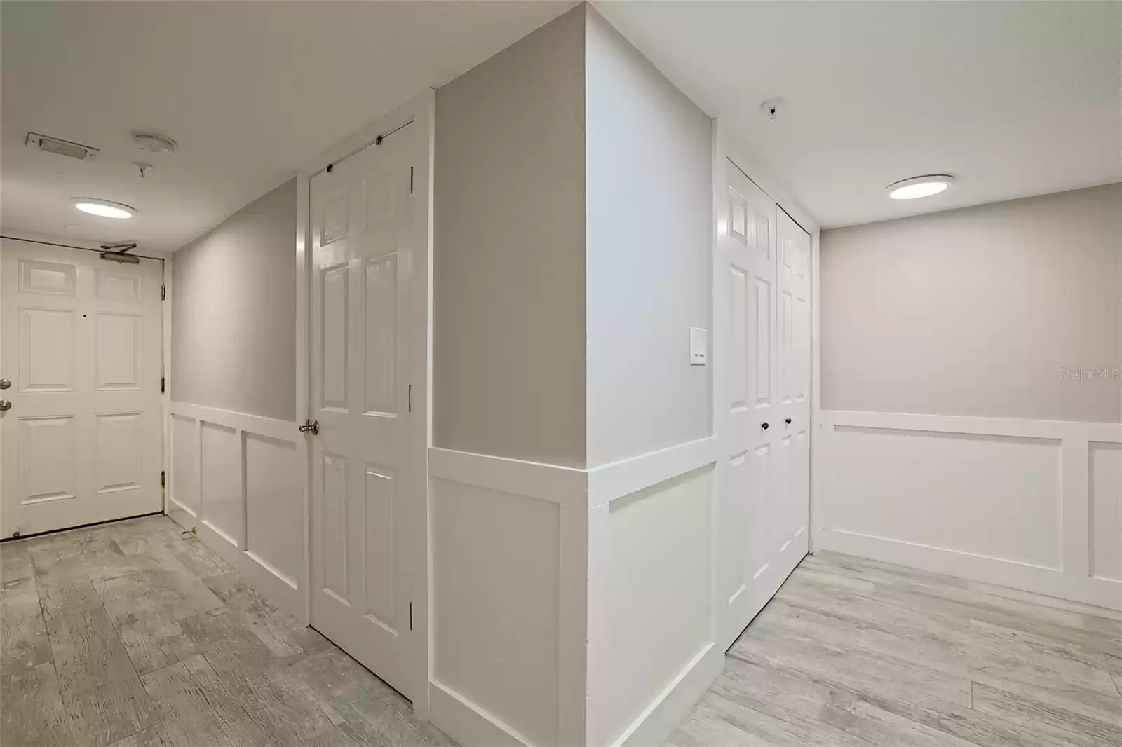 Wainscot entryway