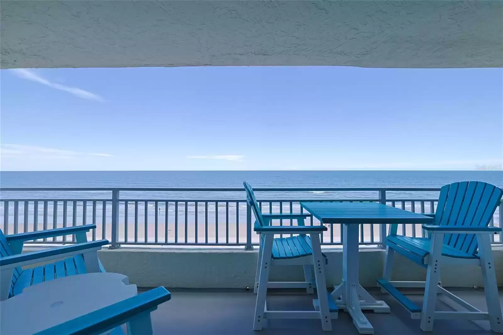 Huge Oceanfront Balcony