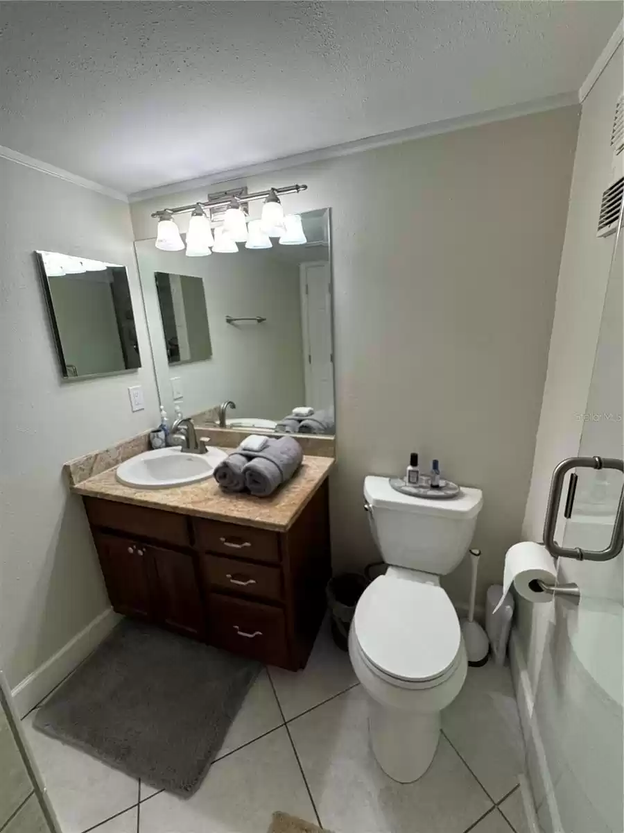 Second bathroom in Hallway