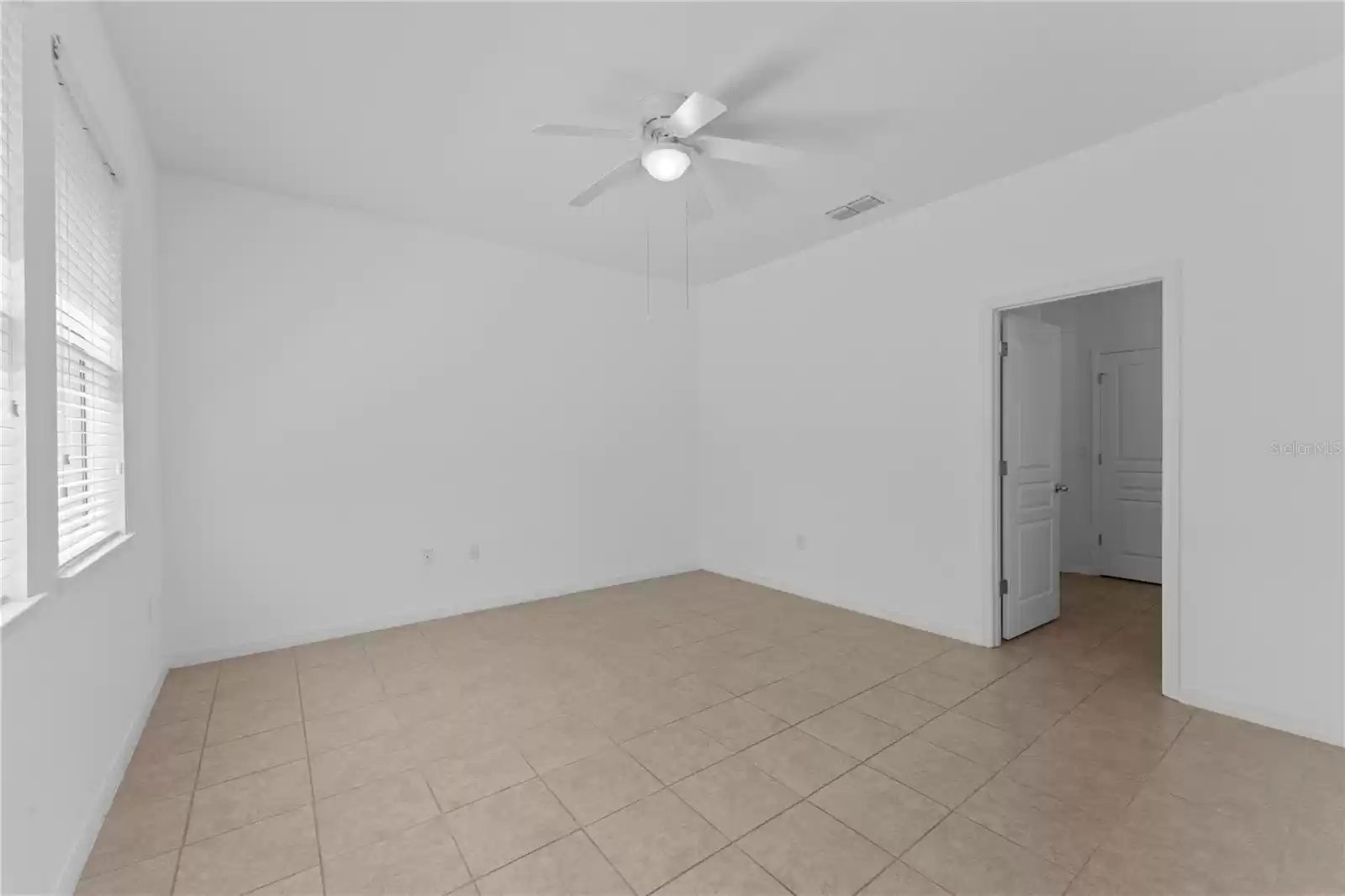 3099 POINTE PLACE AVENUE, KISSIMMEE, Florida 34758, 4 Bedrooms Bedrooms, ,2 BathroomsBathrooms,Residential Lease,For Rent,POINTE PLACE,MFRO6221371