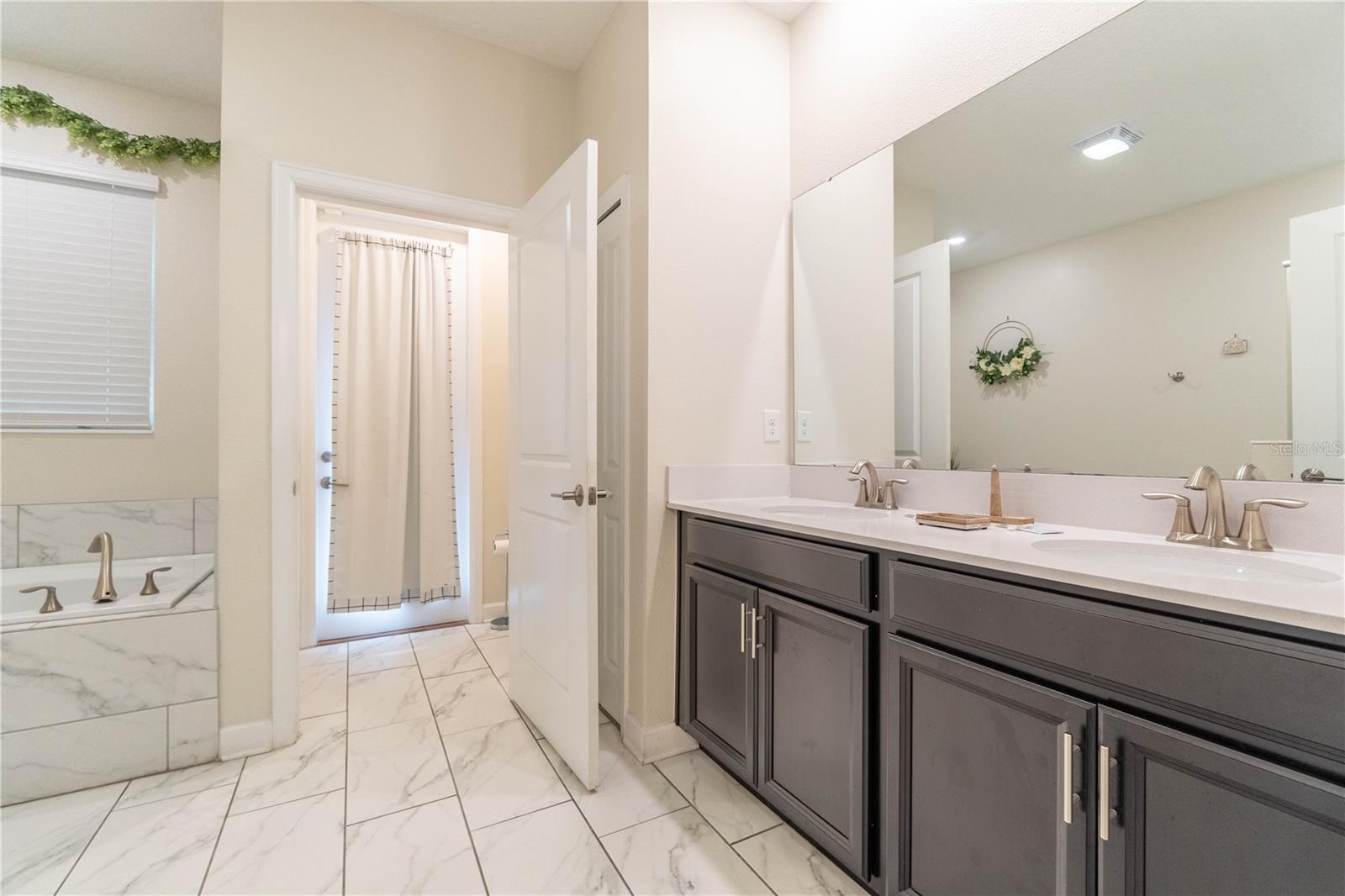 4562 Narrative Ln, Kissimmee, Florida 34746, 9 Bedrooms Bedrooms, ,5 BathroomsBathrooms,Residential,For Sale,NARRATIVE,O6219001