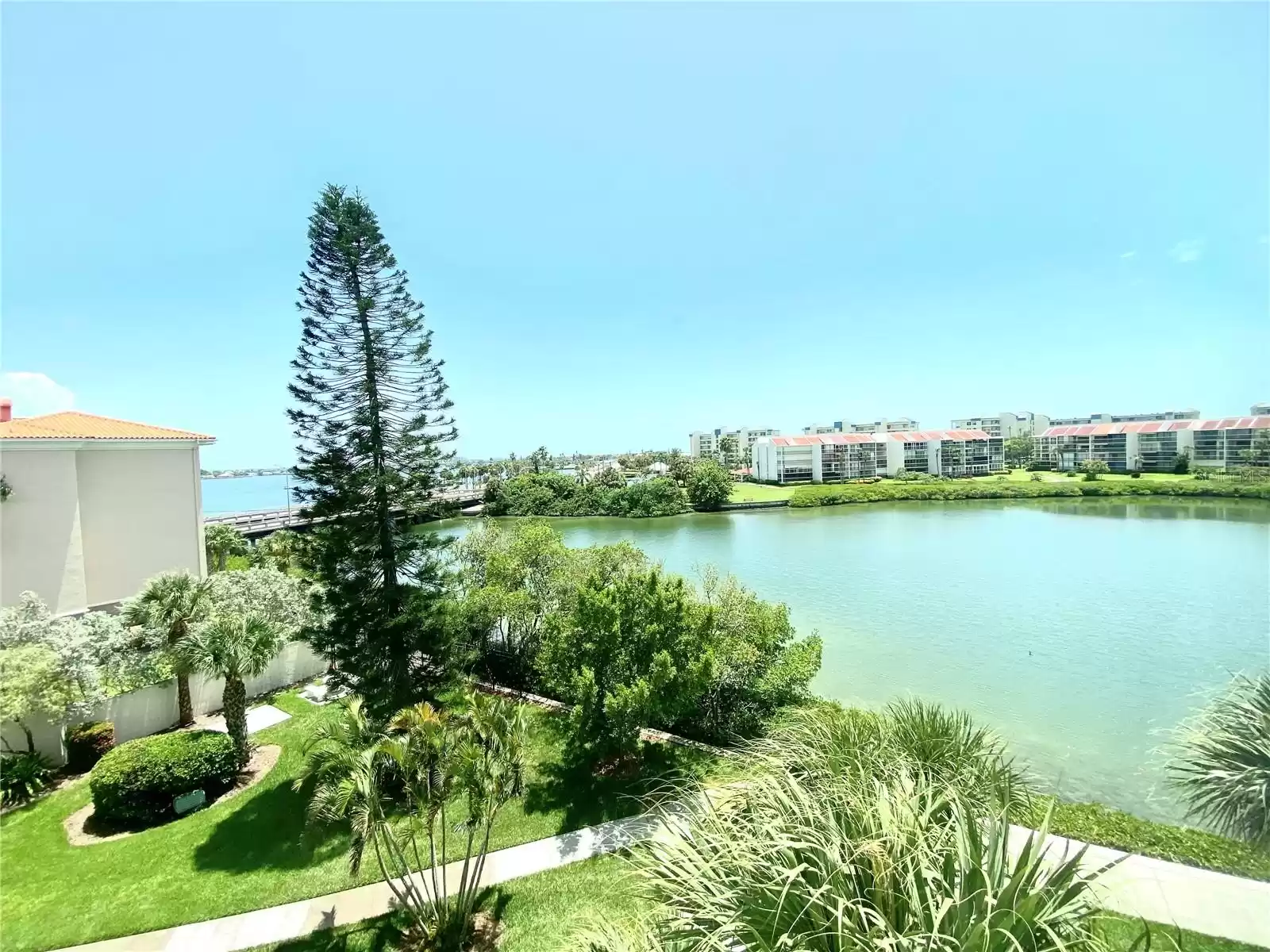 7400 SUN ISLAND DRIVE, SOUTH PASADENA, Florida 33707, 2 Bedrooms Bedrooms, ,2 BathroomsBathrooms,Residential Lease,For Rent,SUN ISLAND,MFRU8249511