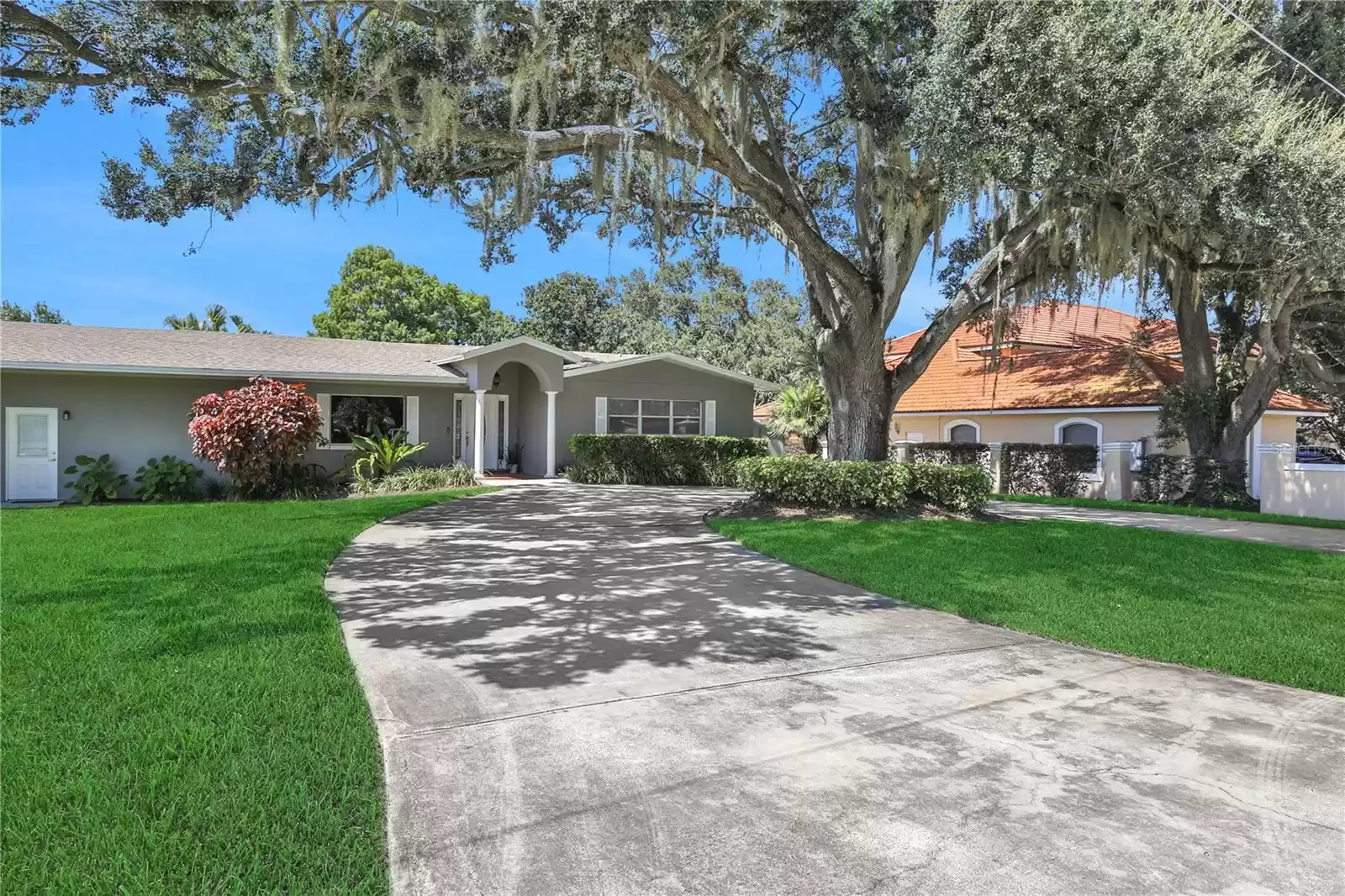 1441 LAKE ROY DRIVE, WINTER HAVEN, Florida 33884, 5 Bedrooms Bedrooms, ,4 BathroomsBathrooms,Residential,For Sale,LAKE ROY,MFRP4931110