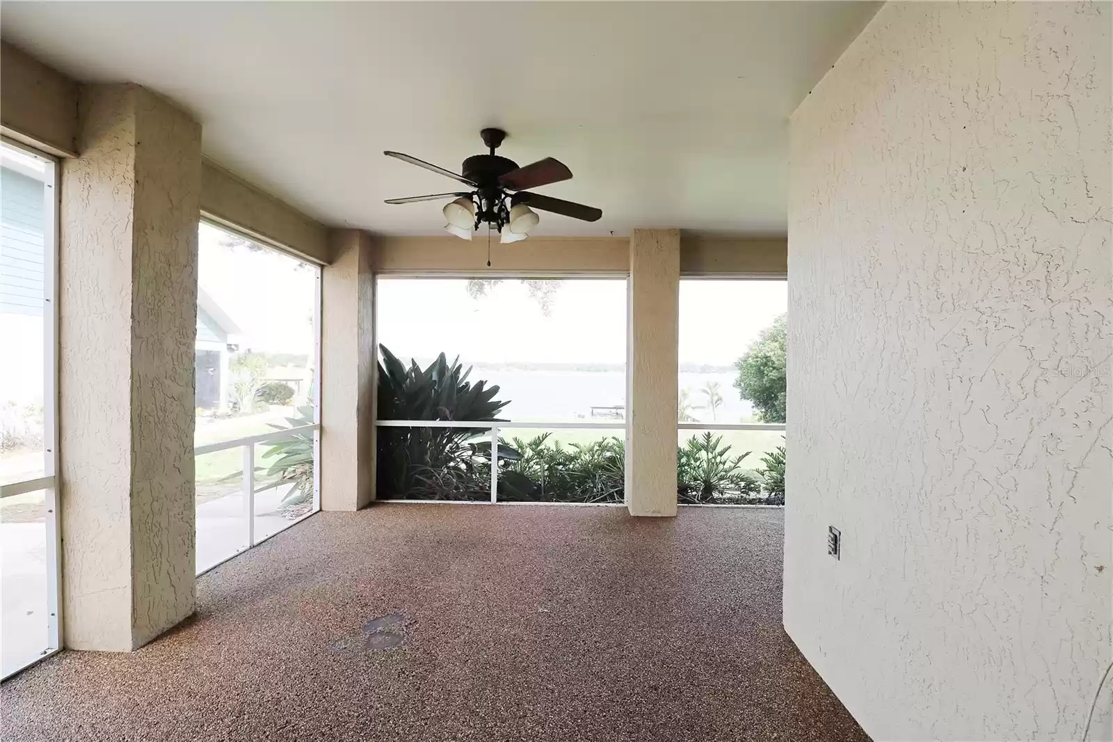 Large lanai with pebblestone flooring