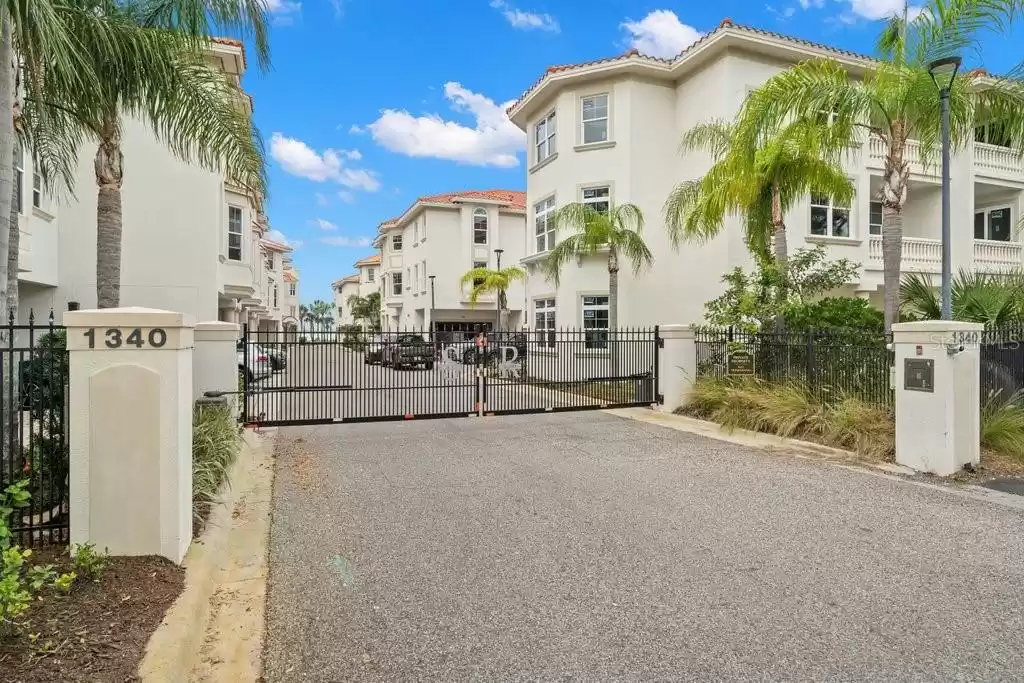 1340 BAYSHORE BOULEVARD, DUNEDIN, Florida 34698, 3 Bedrooms Bedrooms, ,2 BathroomsBathrooms,Residential,For Sale,BAYSHORE,0,MFRU8249995
