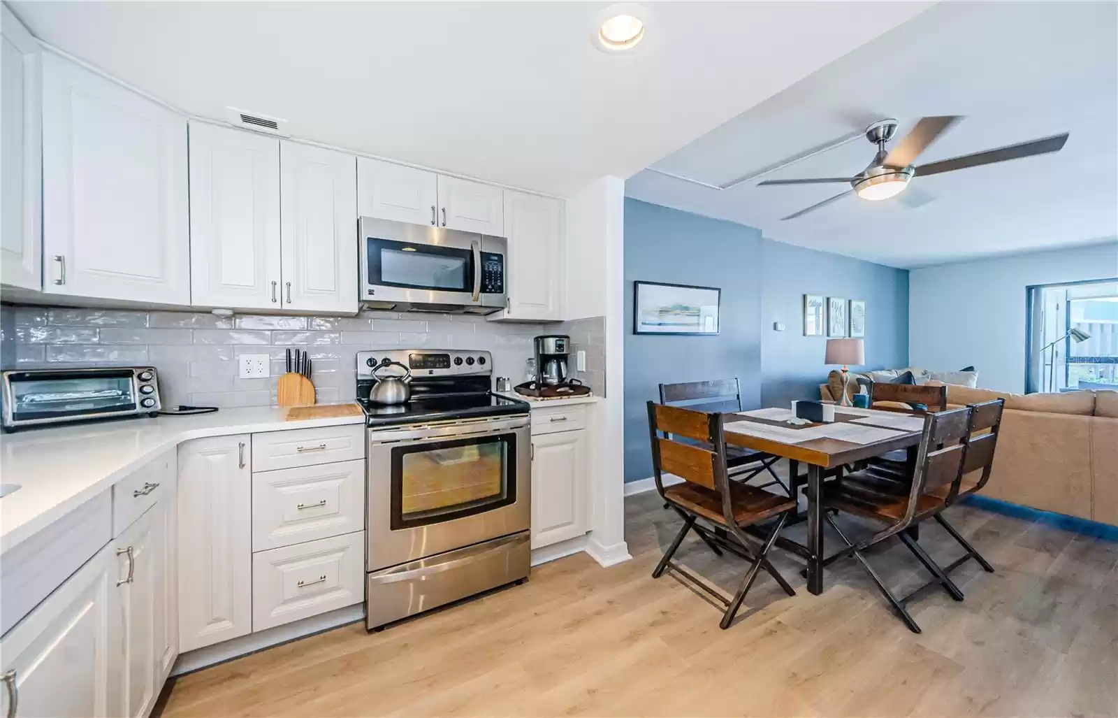 800 GULFVIEW BOULEVARD, CLEARWATER BEACH, Florida 33767, 2 Bedrooms Bedrooms, ,2 BathroomsBathrooms,Residential Lease,For Rent,GULFVIEW,MFRU8250141