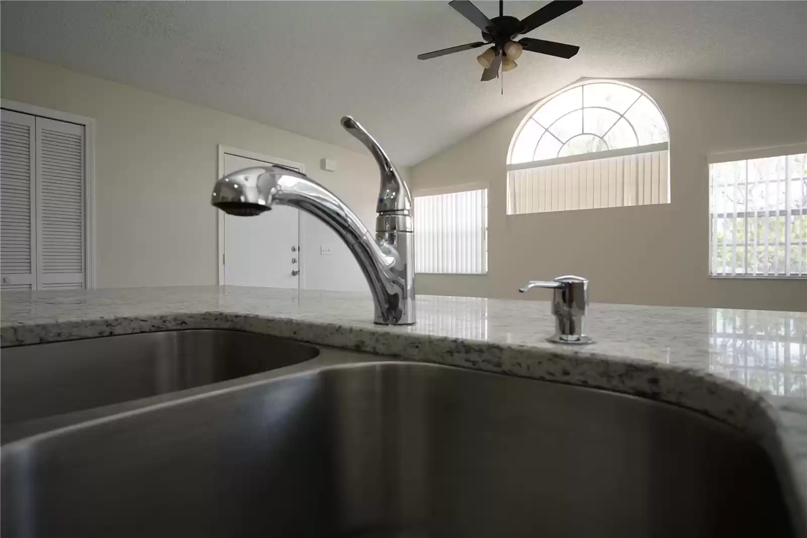 5017 LAGUNA BAY CIRCLE, KISSIMMEE, Florida 34746, 2 Bedrooms Bedrooms, ,2 BathroomsBathrooms,Residential Lease,For Rent,LAGUNA BAY,MFRG5084671