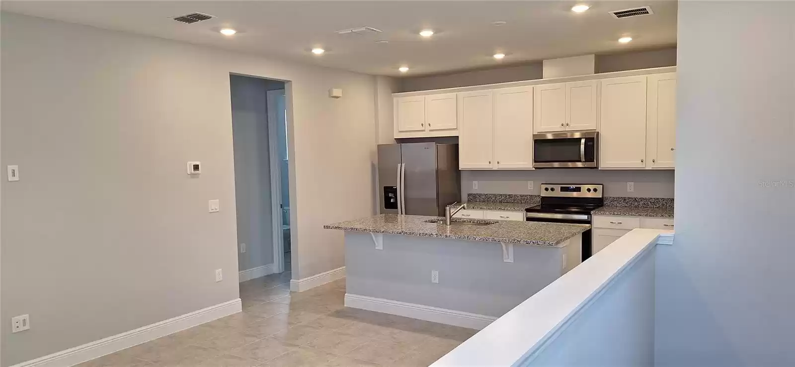 Apartment Livingroom/Kitchen Combo