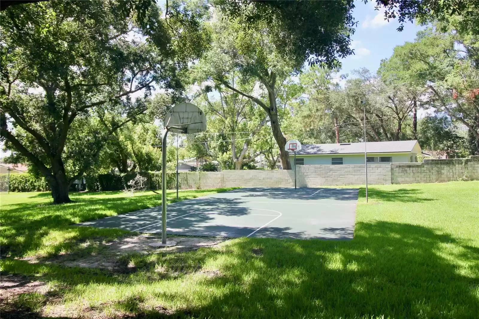 BASKETBALL COURTS