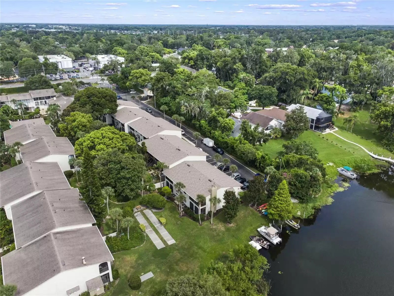 Capistrano is a vibrant community with lush landscaping and plentiful amenities, including a FITNESS CENTER, TWO POOLS, tennis courts, and of course a BOAT RAMP to access LAKE ORIENTA!