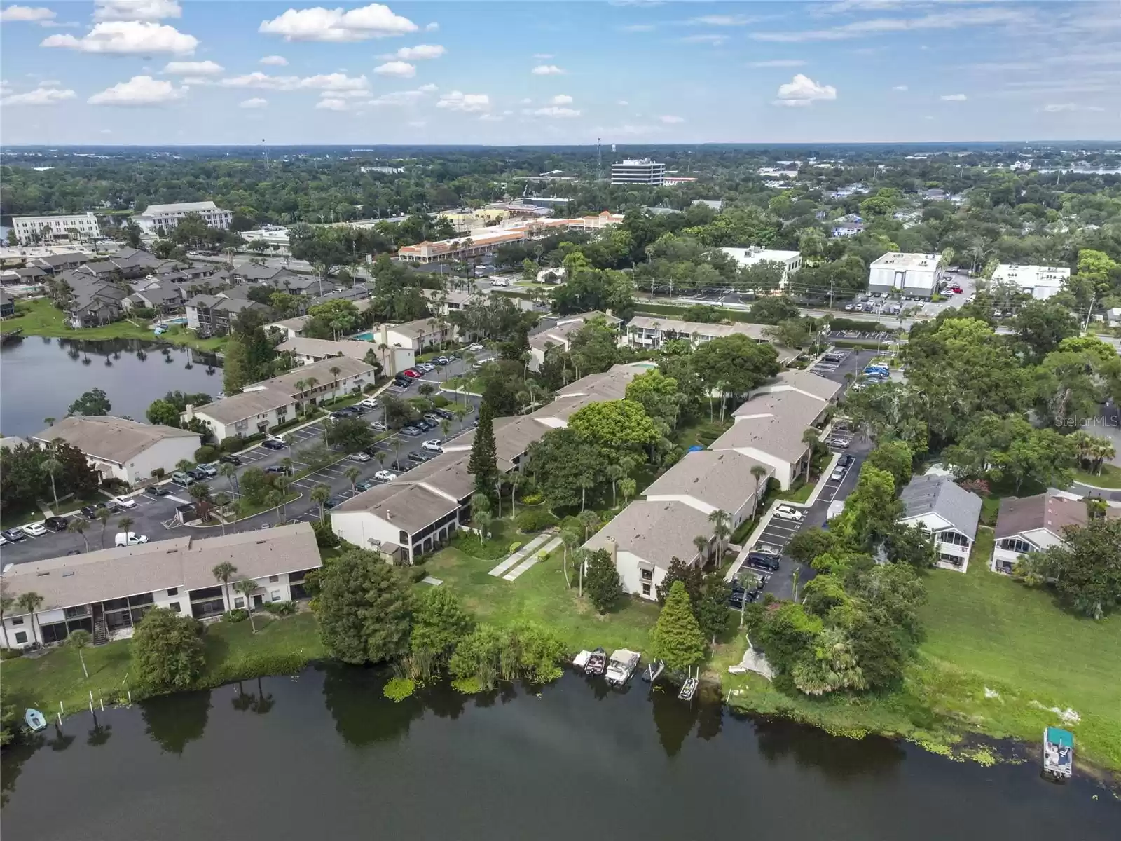 Centrally located so you can be Downtown in just minutes with easy access to I-4, the Altamonte Mall, Cranes Roost Park, restaurants, shopping and so much more!