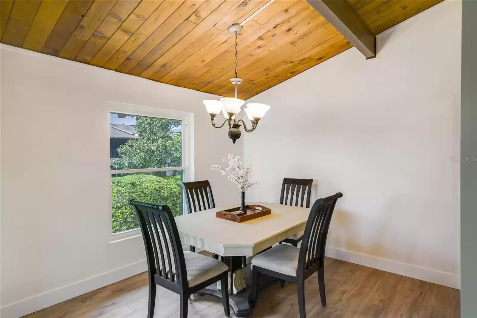 DINING AREA.