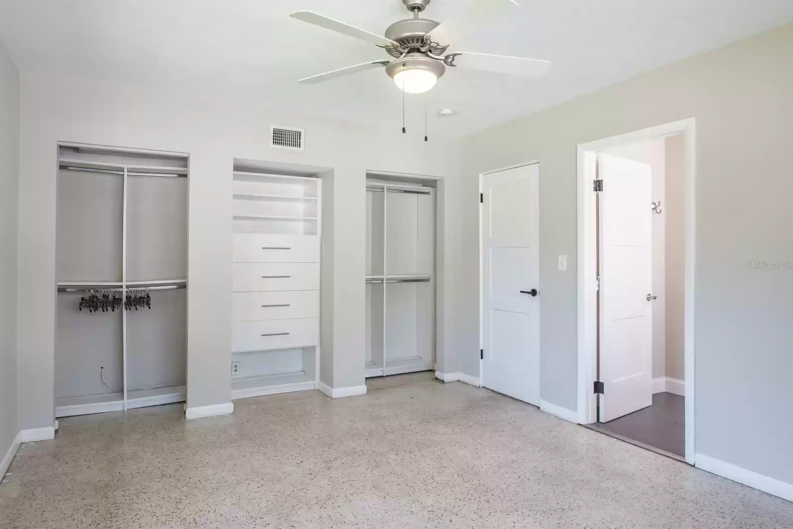 1543 DELAWARE AVENUE, SAINT PETERSBURG, Florida 33703, 3 Bedrooms Bedrooms, ,2 BathroomsBathrooms,Residential Lease,For Rent,DELAWARE,MFRU8250801