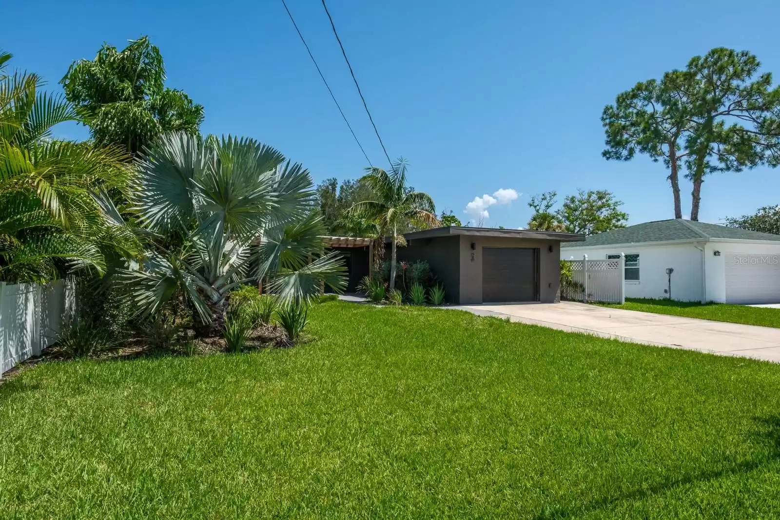 1543 DELAWARE AVENUE, SAINT PETERSBURG, Florida 33703, 3 Bedrooms Bedrooms, ,2 BathroomsBathrooms,Residential Lease,For Rent,DELAWARE,MFRU8250801