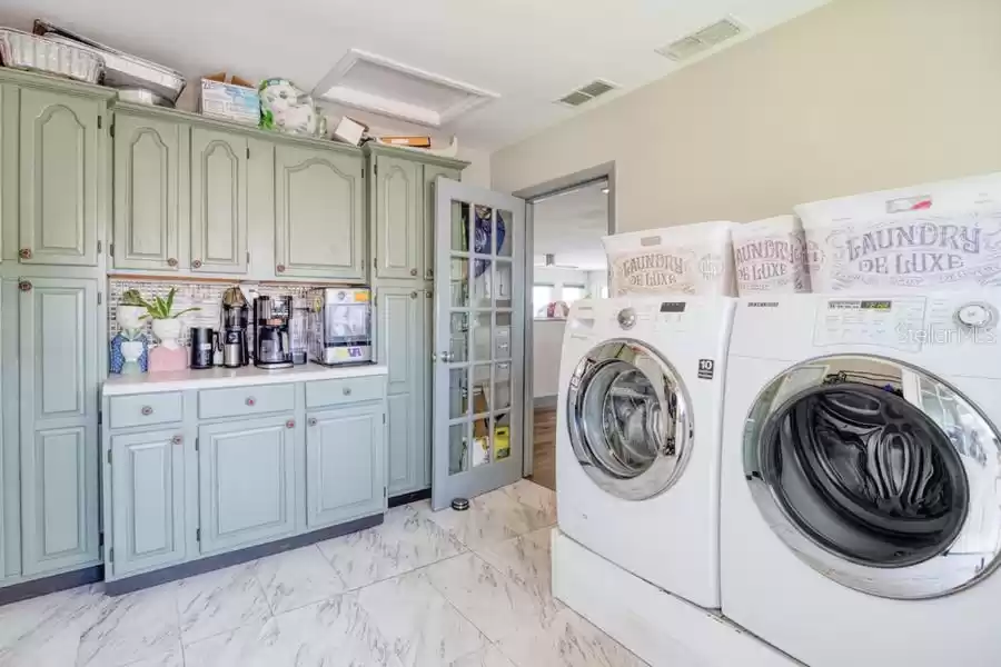 Laundry/ Mud room