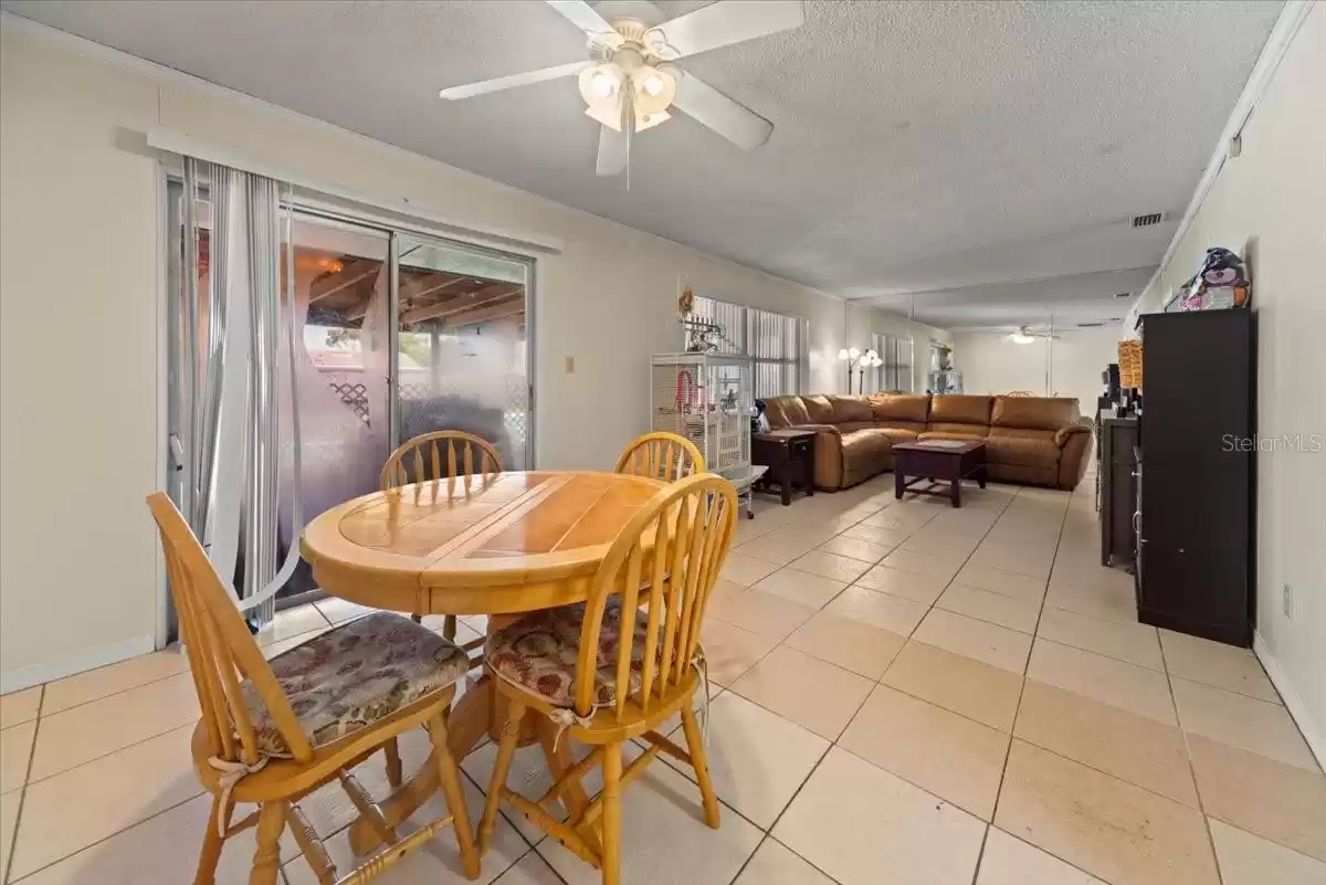 Large open dinning area and family room