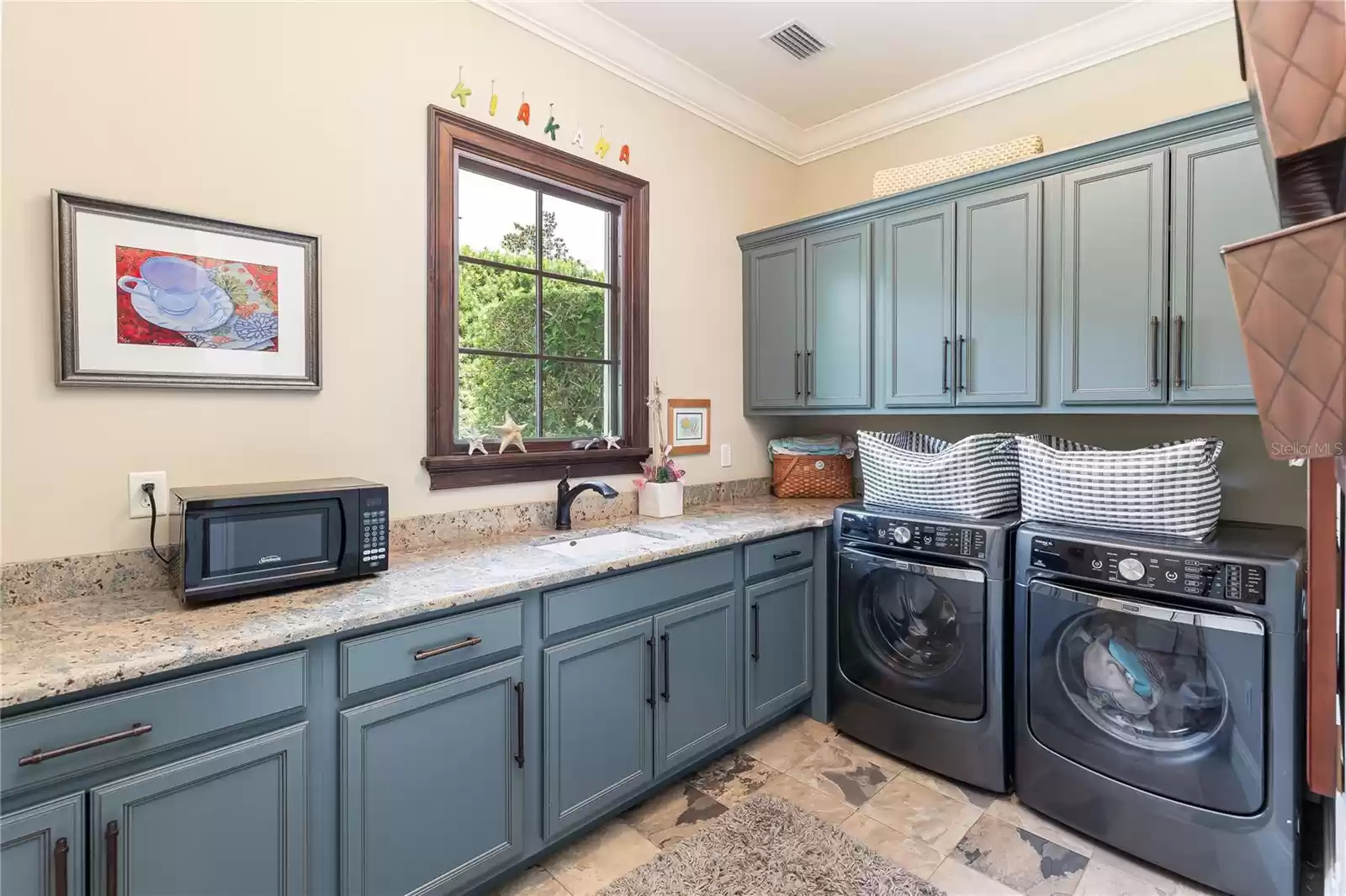 Large laundry room first floor