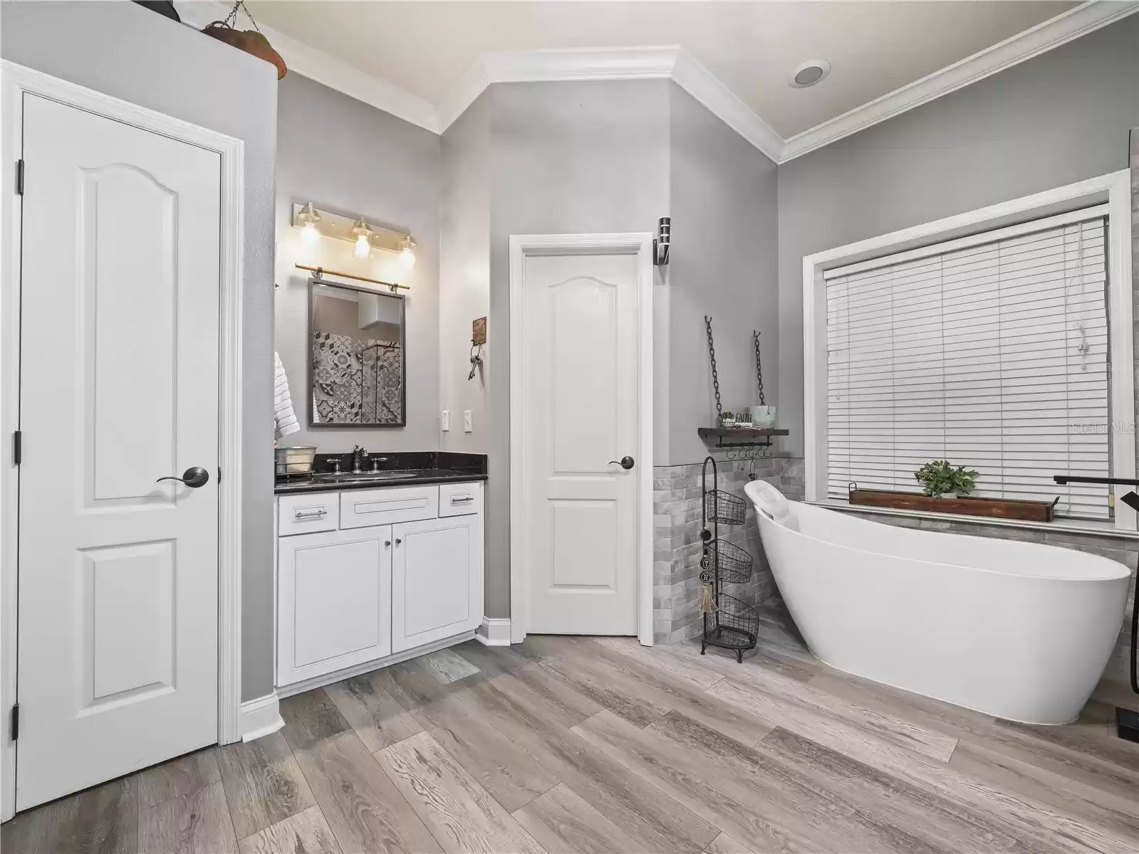 1096 Drew St, Lakeland, Florida 33810, 4 Bedrooms Bedrooms, ,3 BathroomsBathrooms,Residential,For Sale,DREW,L4946402