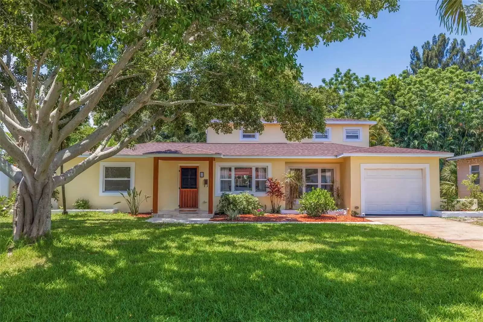 700 66TH AVENUE, ST PETERSBURG, Florida 33705, 5 Bedrooms Bedrooms, ,4 BathroomsBathrooms,Residential,For Sale,66TH,MFRU8249651