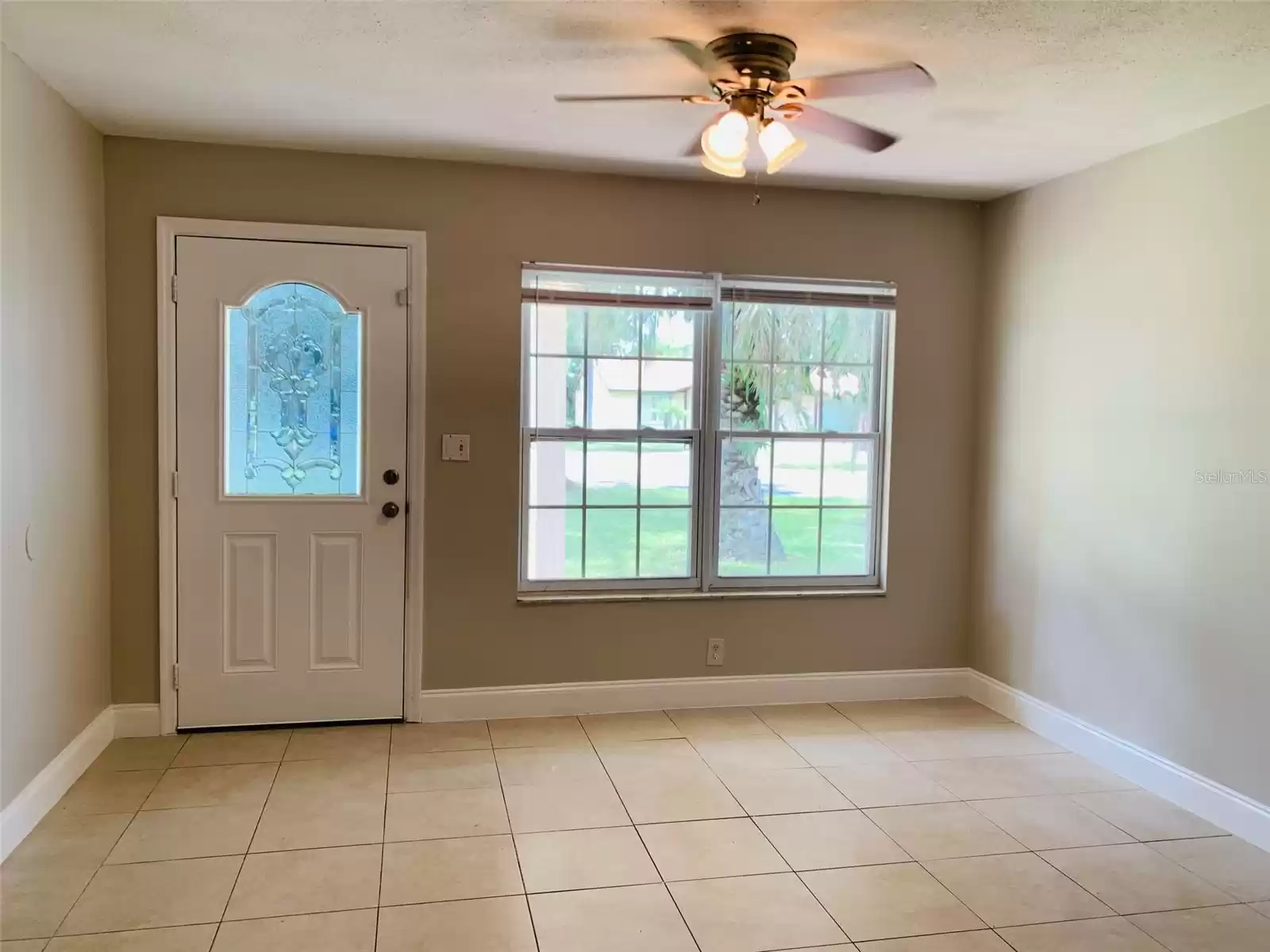 Entrance / Living Room