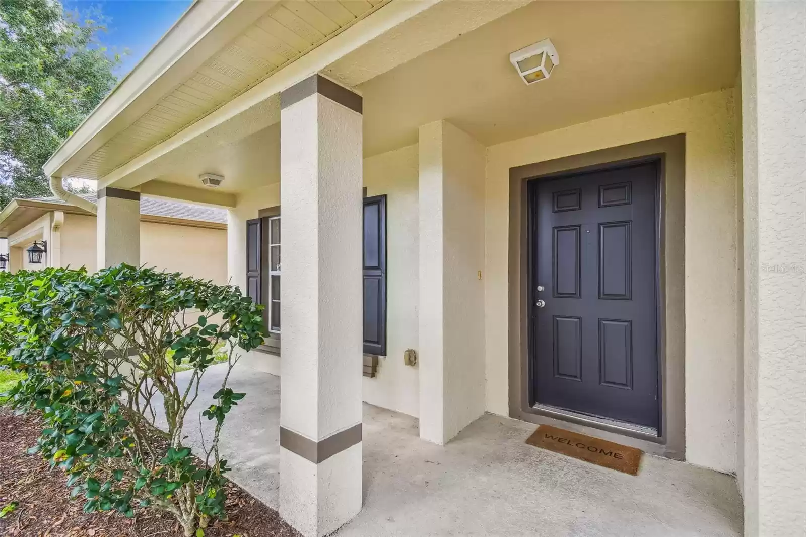 Covered entry with room for rocking chairs