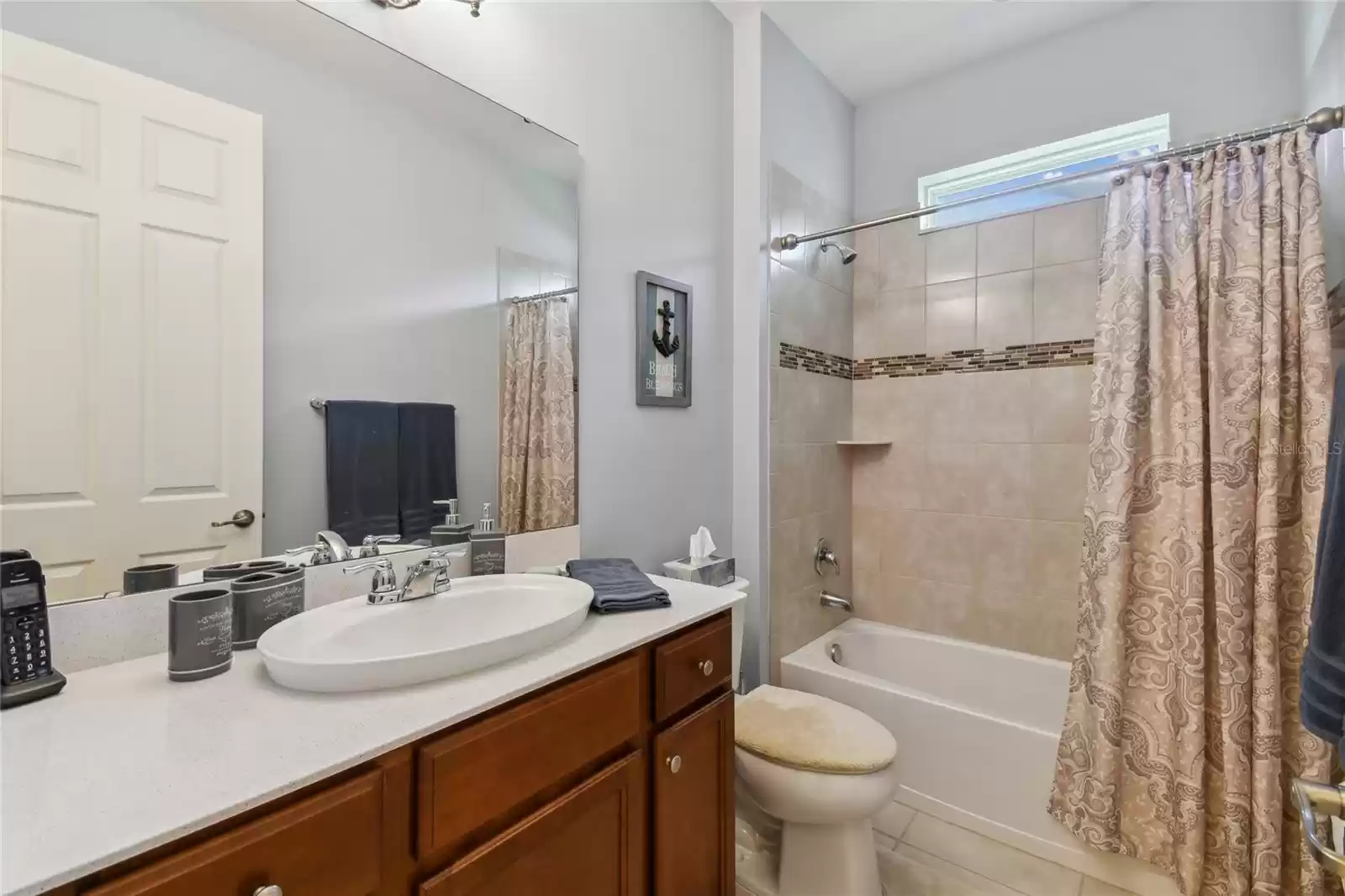 Guest Full Bathroom