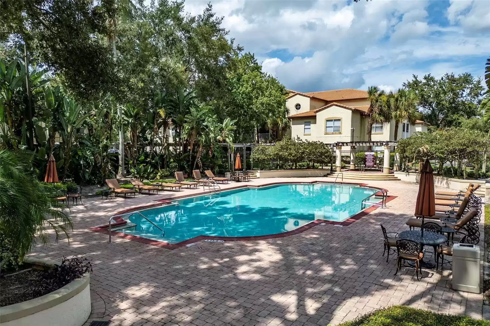 832 CAMARGO WAY, ALTAMONTE SPRINGS, Florida 32714, 2 Bedrooms Bedrooms, ,2 BathroomsBathrooms,Residential,For Sale,CAMARGO,MFRO6228555