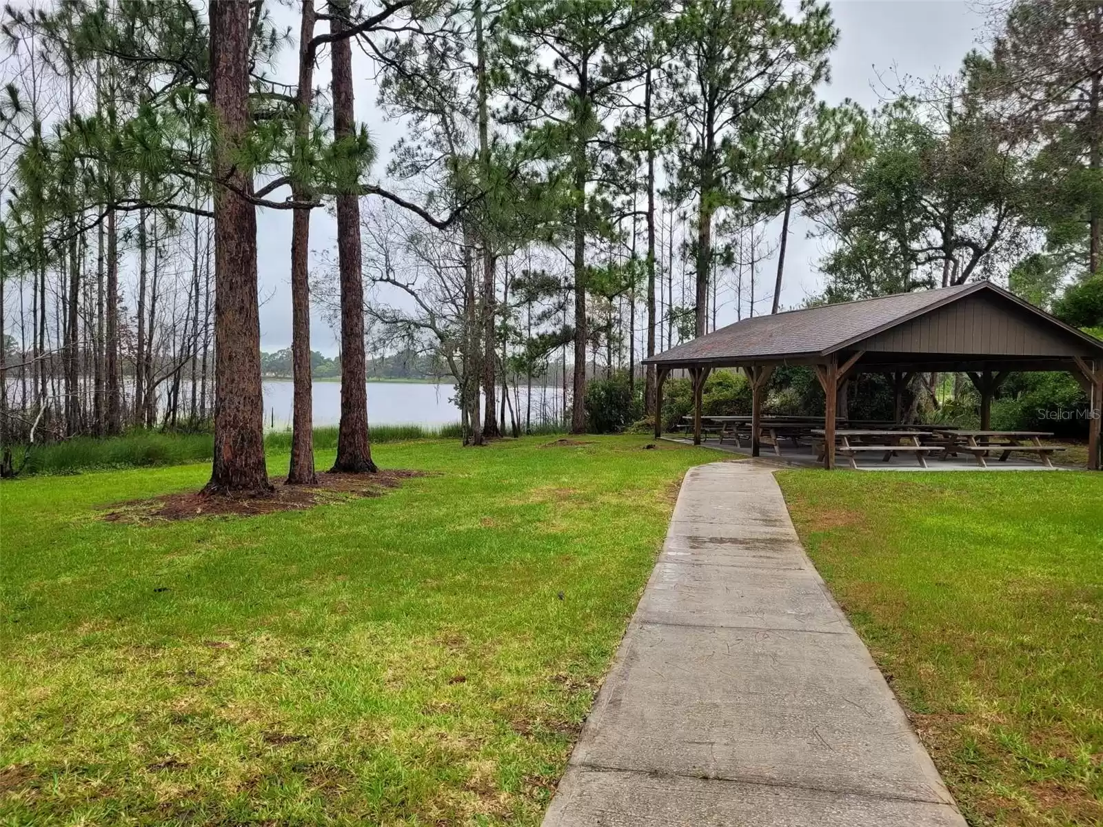 Park in subdivsion that includes lake access