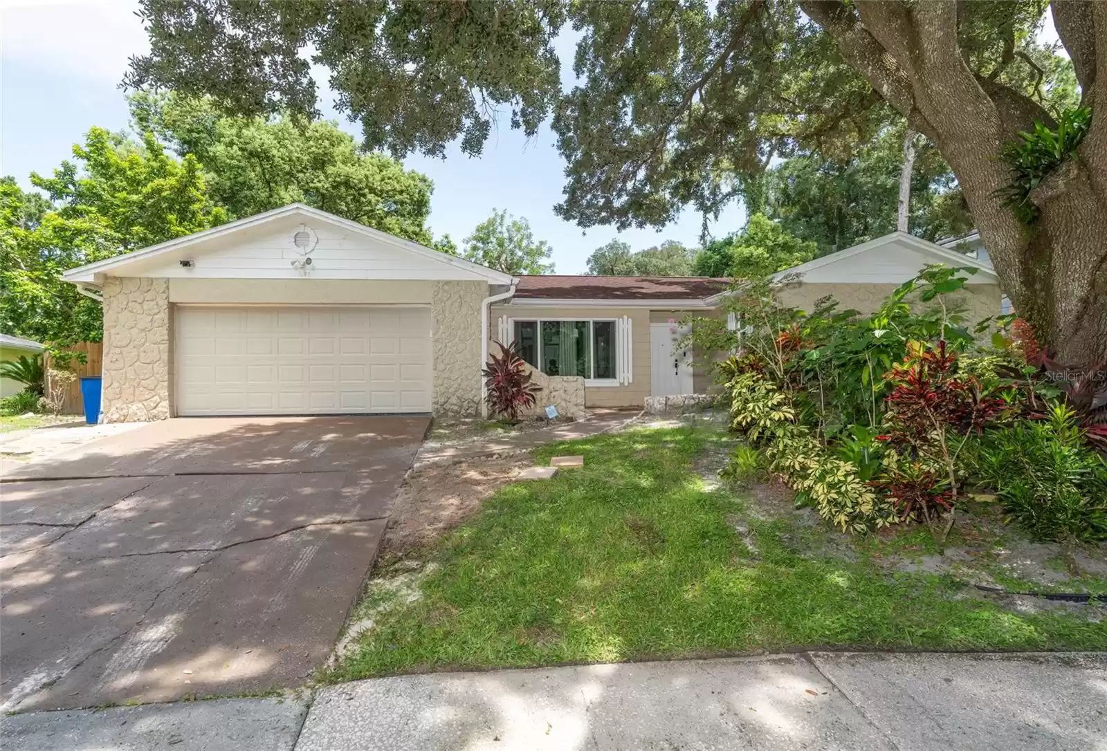 647 SPRING OAKS BOULEVARD, ALTAMONTE SPRINGS, Florida 32714, 4 Bedrooms Bedrooms, ,2 BathroomsBathrooms,Residential,For Sale,SPRING OAKS,MFRO6225798