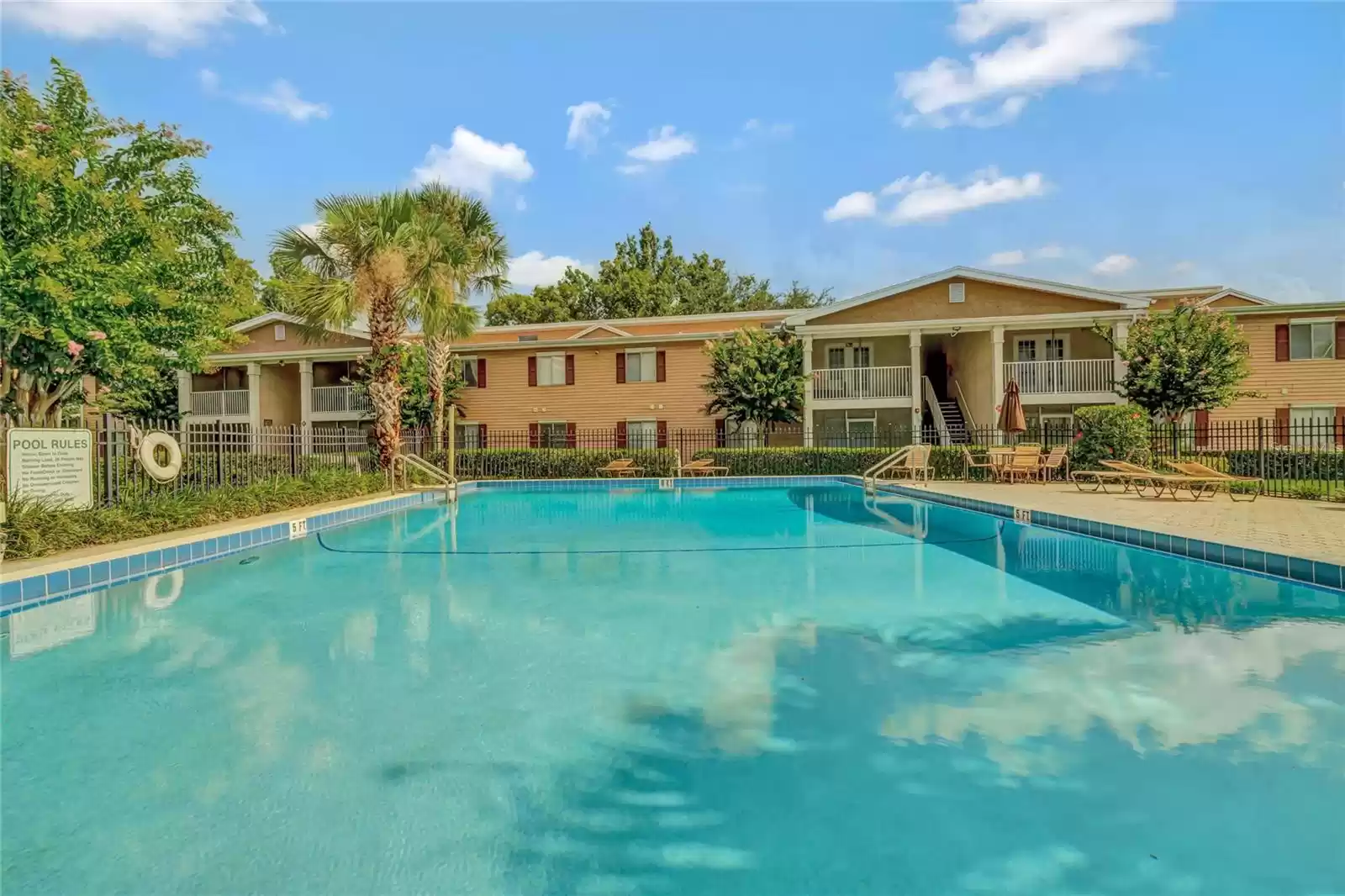 165 PEARL LAKE CAUSEWAY, ALTAMONTE SPRINGS, Florida 32714, 2 Bedrooms Bedrooms, ,2 BathroomsBathrooms,Residential,For Sale,PEARL LAKE,MFRO6230742