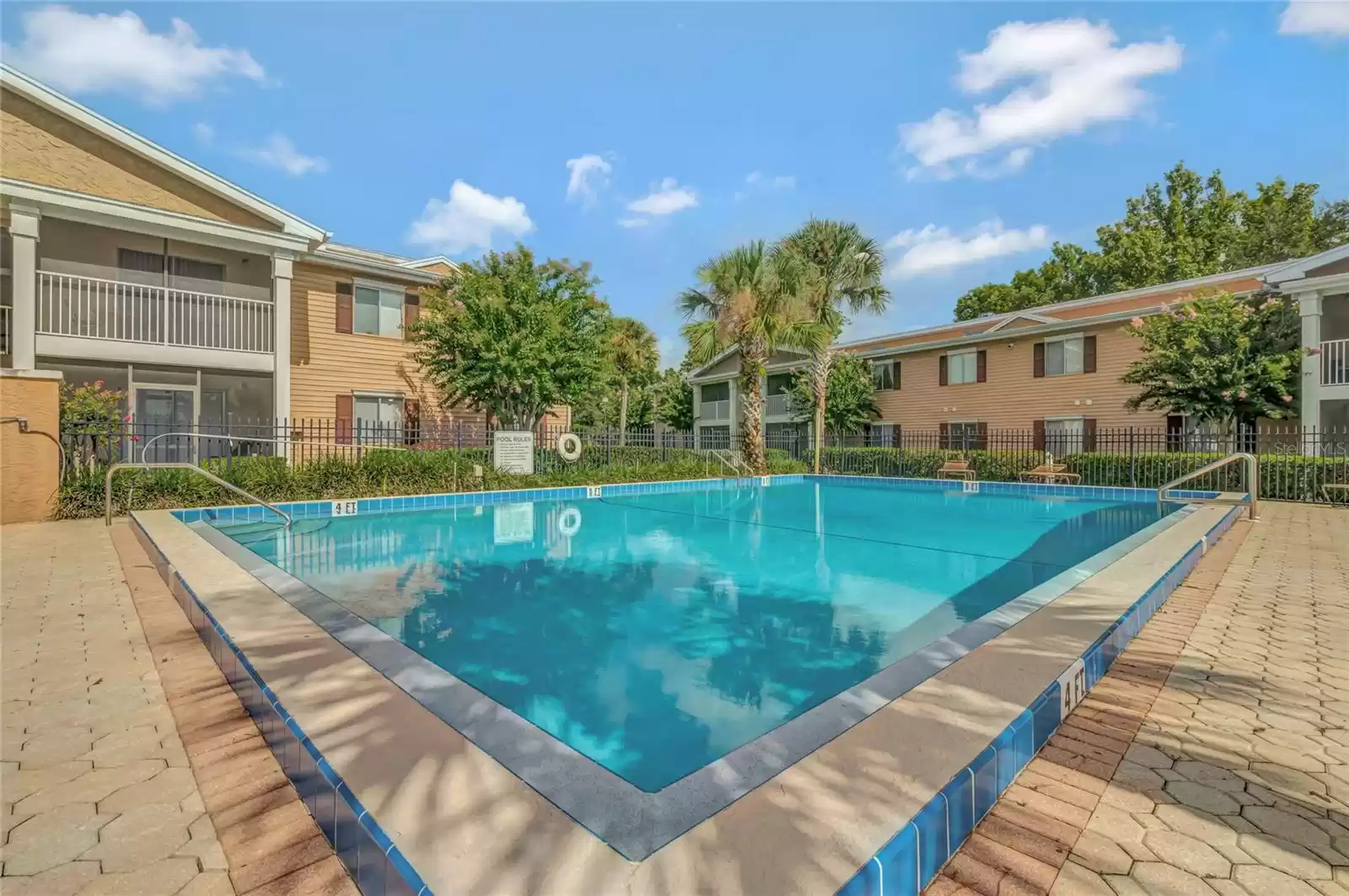 165 PEARL LAKE CAUSEWAY, ALTAMONTE SPRINGS, Florida 32714, 2 Bedrooms Bedrooms, ,2 BathroomsBathrooms,Residential,For Sale,PEARL LAKE,MFRO6230742