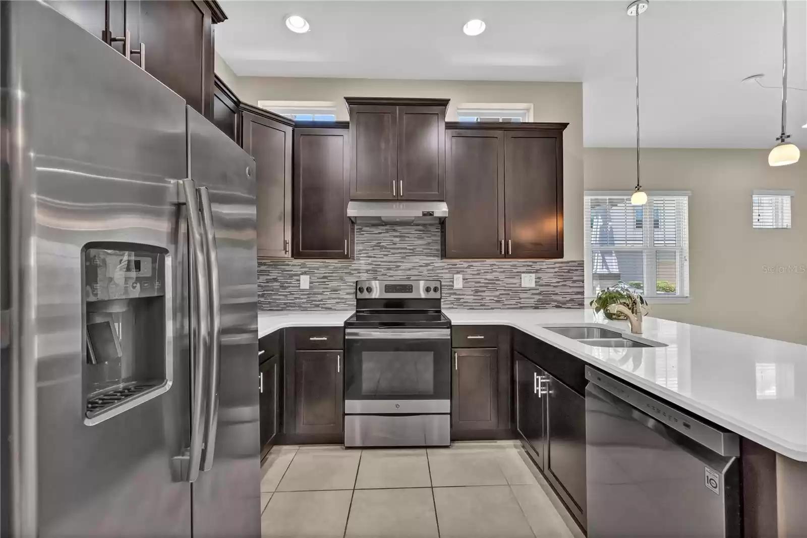 Kitchen with beautiful Quartz Countertops!