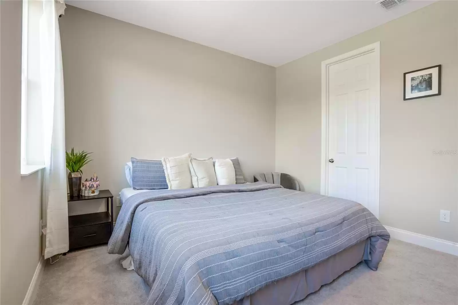 Upstairs guest bedroom