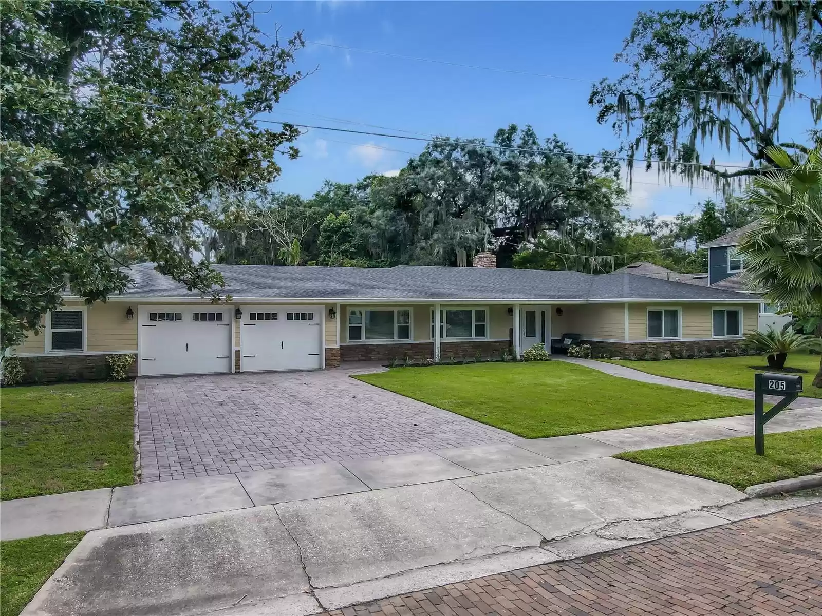 205 HIGHLAND AVENUE, WINTER GARDEN, Florida 34787, 3 Bedrooms Bedrooms, ,3 BathroomsBathrooms,Residential,For Sale,HIGHLAND,MFRO6233066