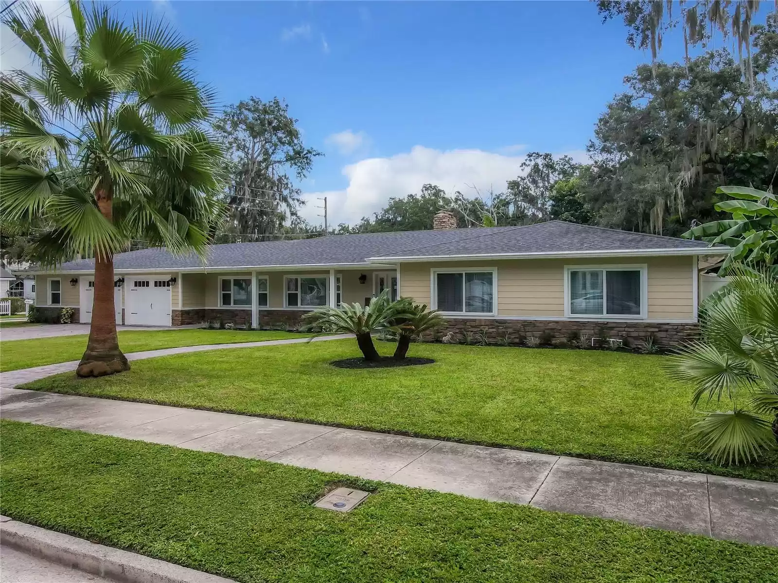 205 HIGHLAND AVENUE, WINTER GARDEN, Florida 34787, 3 Bedrooms Bedrooms, ,3 BathroomsBathrooms,Residential,For Sale,HIGHLAND,MFRO6233066