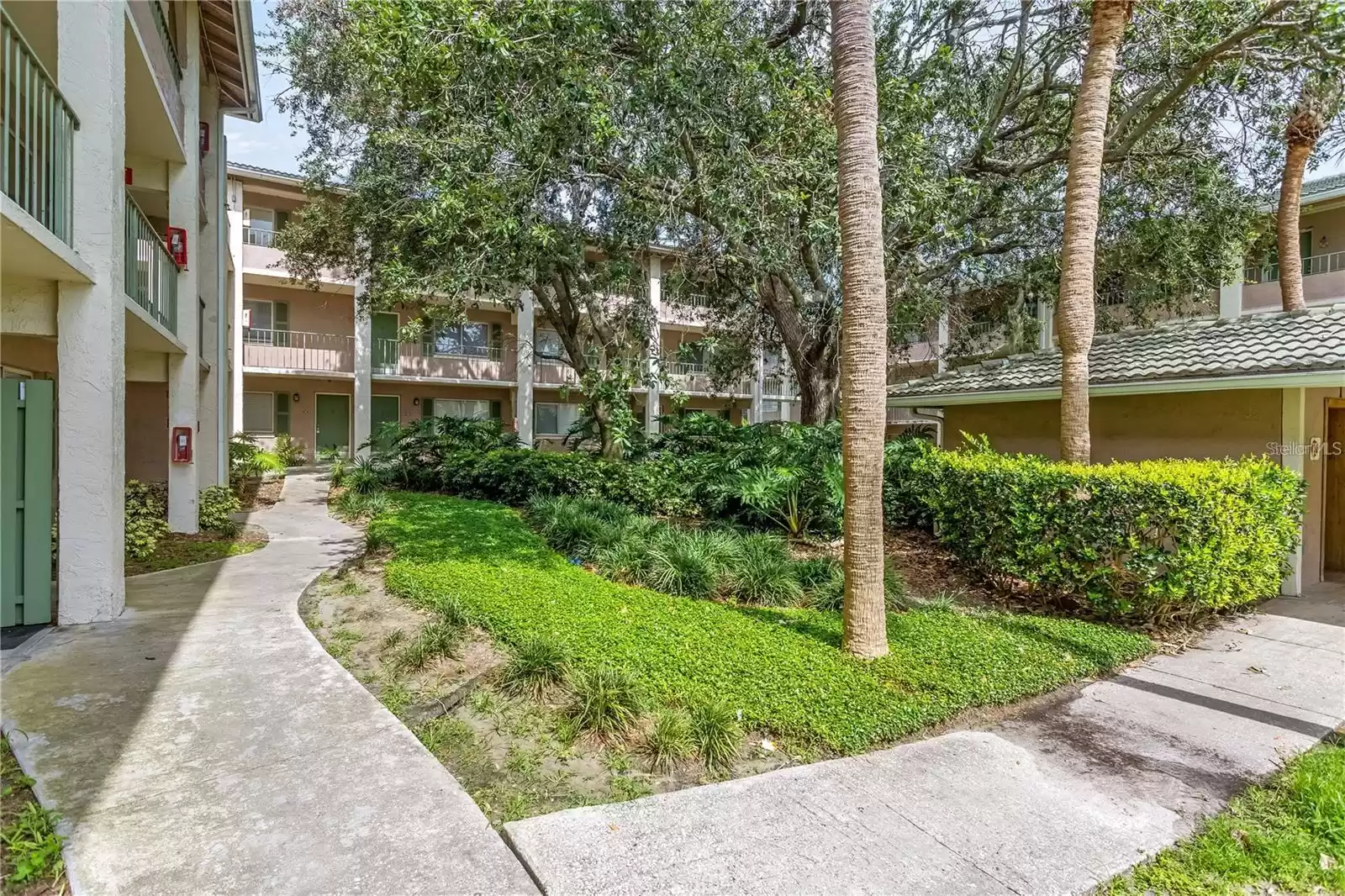 109 OYSTER BAY CIRCLE, ALTAMONTE SPRINGS, Florida 32701, 2 Bedrooms Bedrooms, ,2 BathroomsBathrooms,Residential,For Sale,OYSTER BAY,MFRO6233324