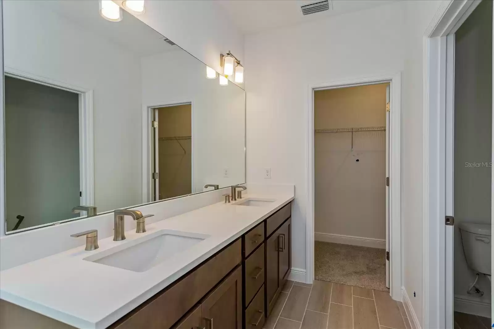 17030 CLEAR MIND ALLEY, WINTER GARDEN, Florida 34787, 4 Bedrooms Bedrooms, ,3 BathroomsBathrooms,Residential,For Sale,CLEAR MIND,MFRG5085933