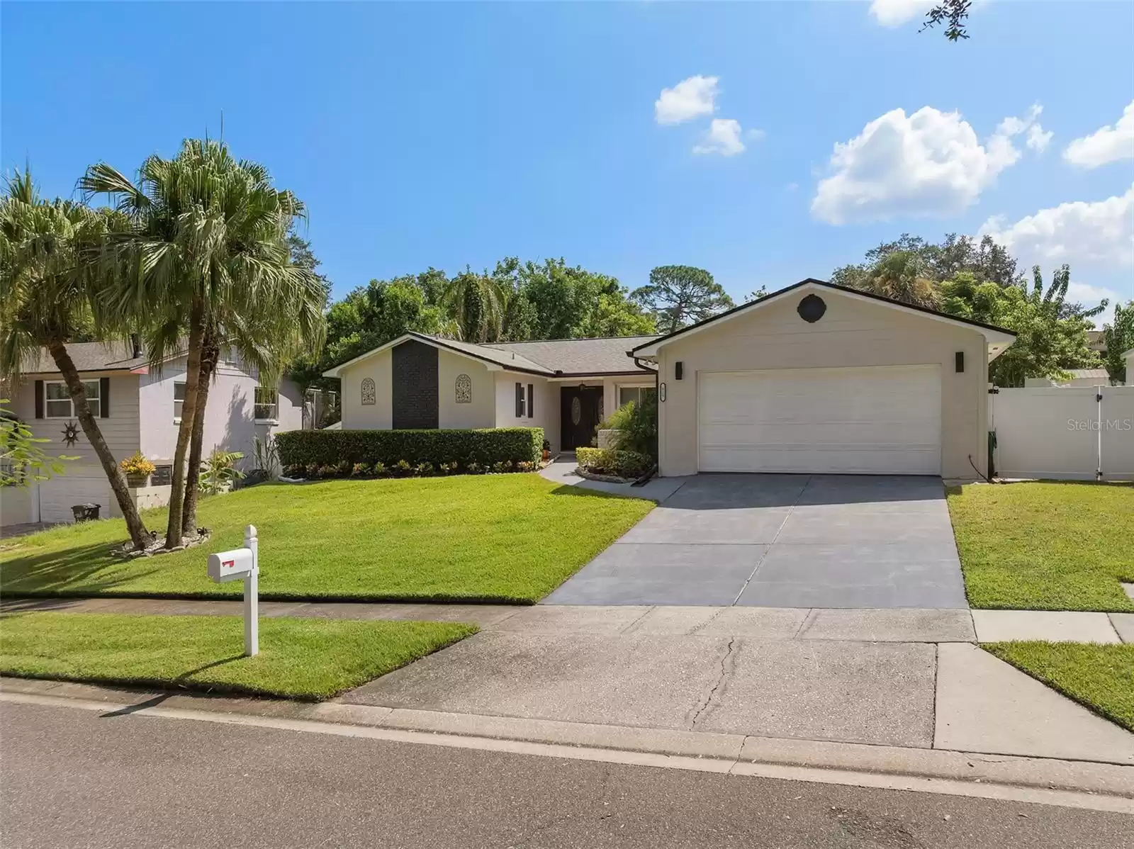 629 ASHBERRY LANE, ALTAMONTE SPRINGS, Florida 32714, 3 Bedrooms Bedrooms, ,2 BathroomsBathrooms,Residential,For Sale,ASHBERRY,MFRO6234434