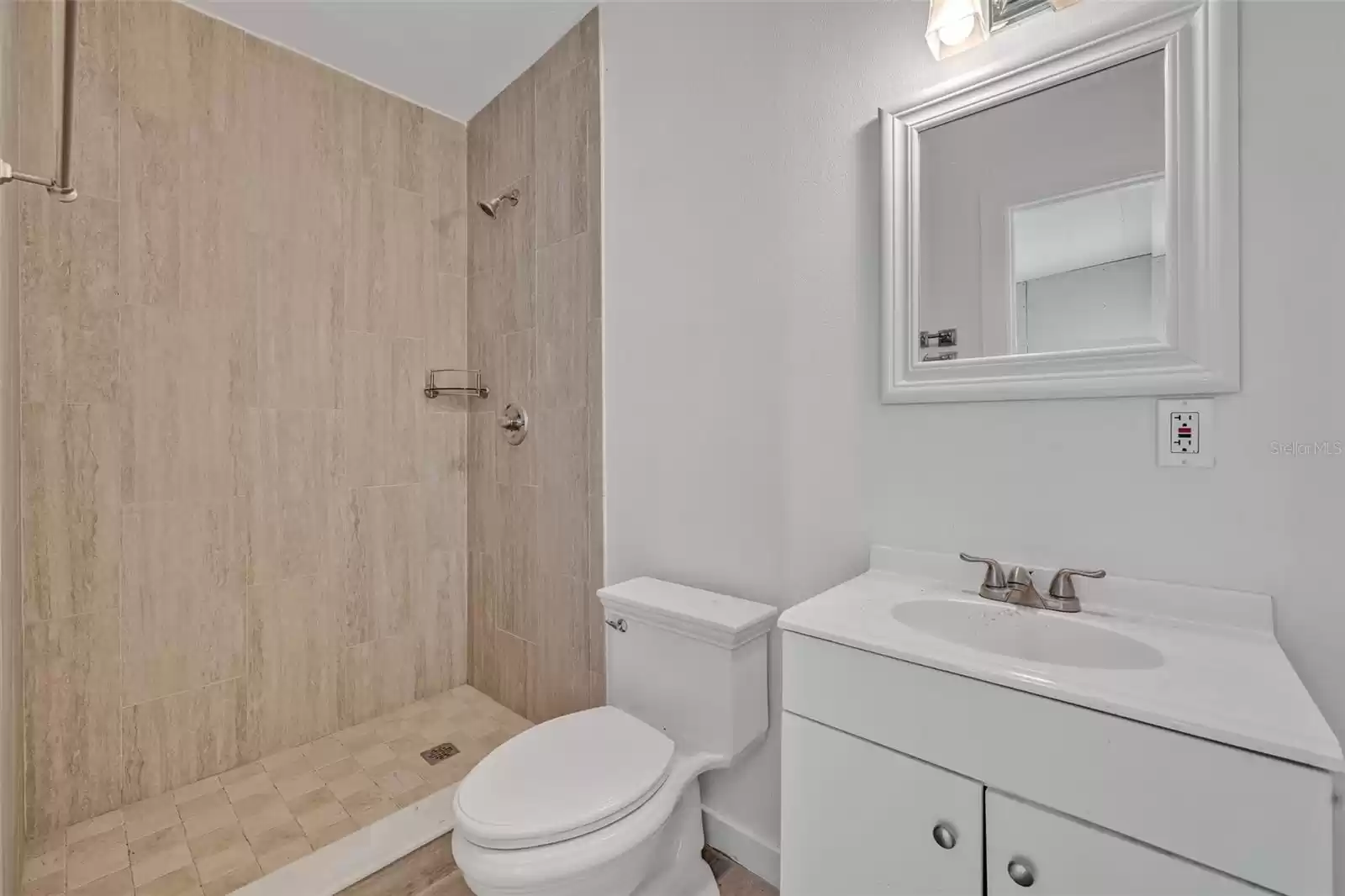 Detached Suite - Full Bathroom