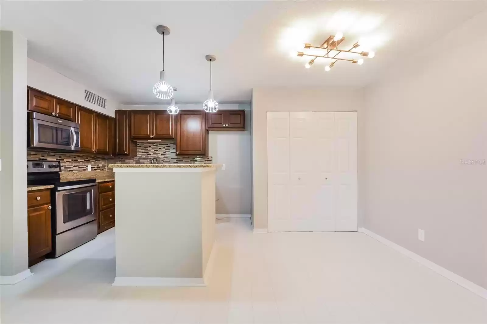 365 FORESTWAY CIRCLE, ALTAMONTE SPRINGS, Florida 32701, 2 Bedrooms Bedrooms, ,1 BathroomBathrooms,Residential,For Sale,FORESTWAY,MFRO6160718