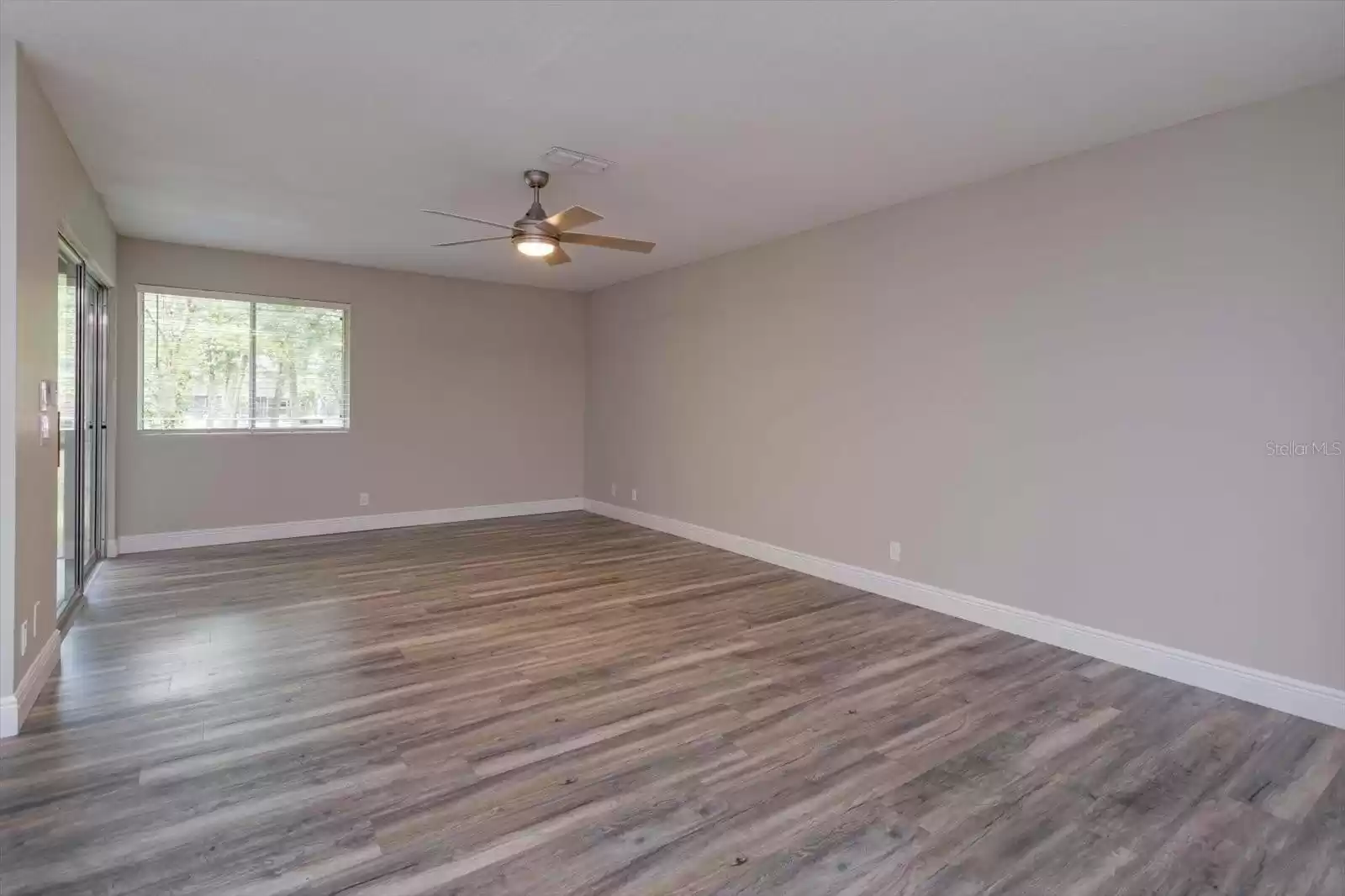 631 LAUREL OAK LANE, ALTAMONTE SPRINGS, Florida 32701, 3 Bedrooms Bedrooms, ,2 BathroomsBathrooms,Residential,For Sale,LAUREL OAK,MFRO6235535