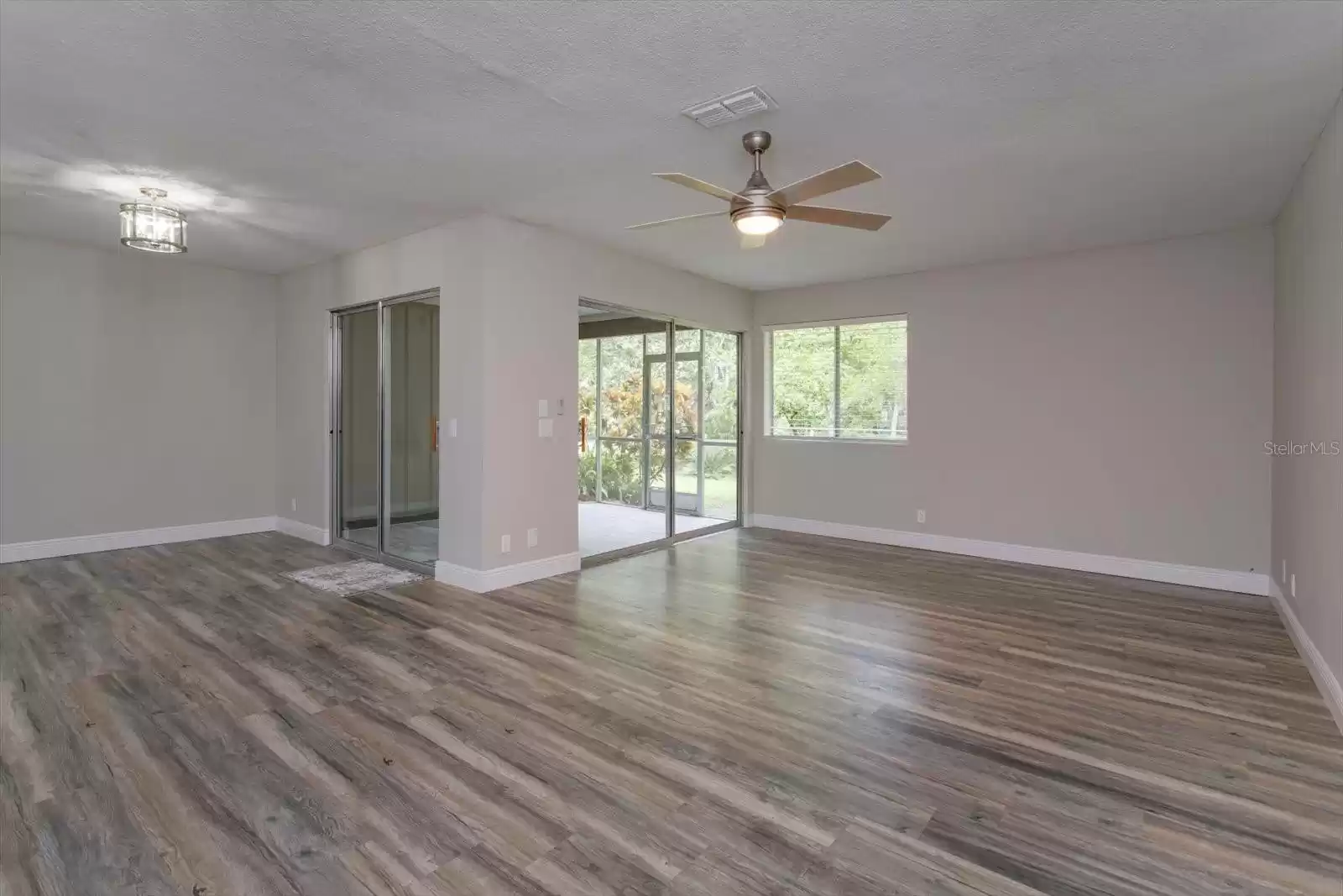 631 LAUREL OAK LANE, ALTAMONTE SPRINGS, Florida 32701, 3 Bedrooms Bedrooms, ,2 BathroomsBathrooms,Residential,For Sale,LAUREL OAK,MFRO6235535