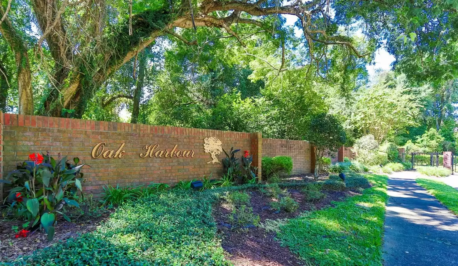 631 LAUREL OAK LANE, ALTAMONTE SPRINGS, Florida 32701, 3 Bedrooms Bedrooms, ,2 BathroomsBathrooms,Residential,For Sale,LAUREL OAK,MFRO6235535