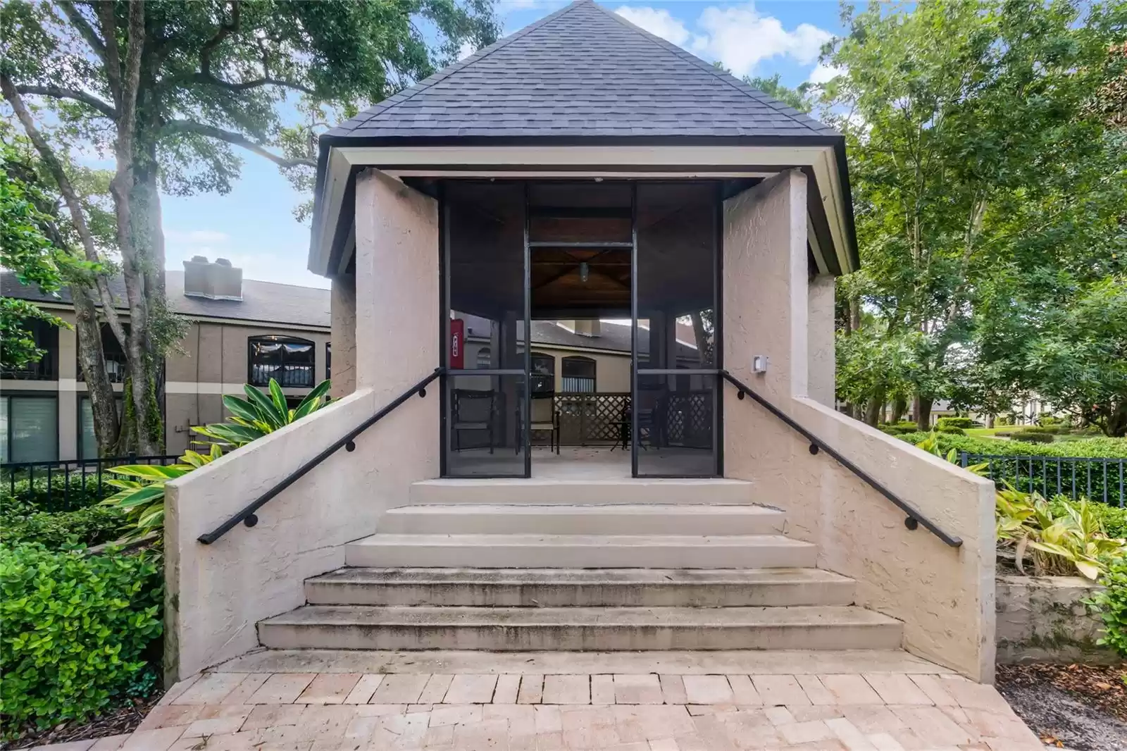 1055 KENSINGTON PARK DRIVE, ALTAMONTE SPRINGS, Florida 32714, 2 Bedrooms Bedrooms, ,2 BathroomsBathrooms,Residential,For Sale,KENSINGTON PARK,MFRO6236300