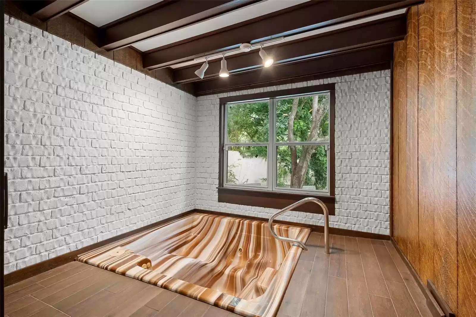 Jacuzzi in master bedroom 1