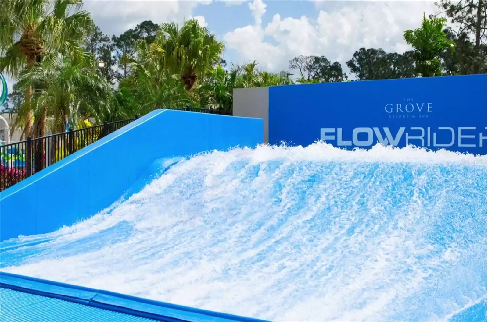 Flowrider double surf simulator