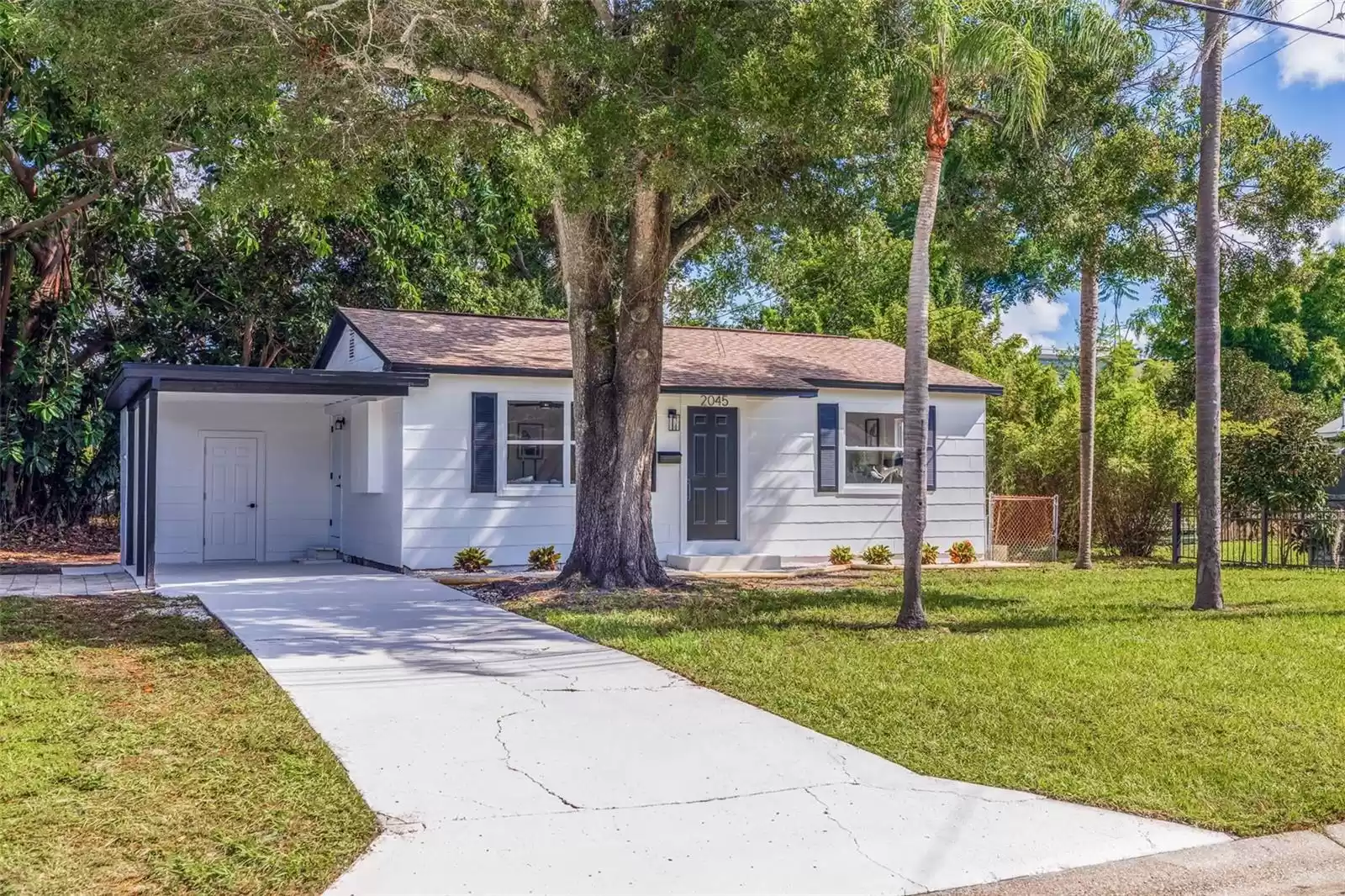 2045 50TH AVENUE, SAINT PETERSBURG, Florida 33714, 2 Bedrooms Bedrooms, ,1 BathroomBathrooms,Residential,For Sale,50TH,MFRTB8300348