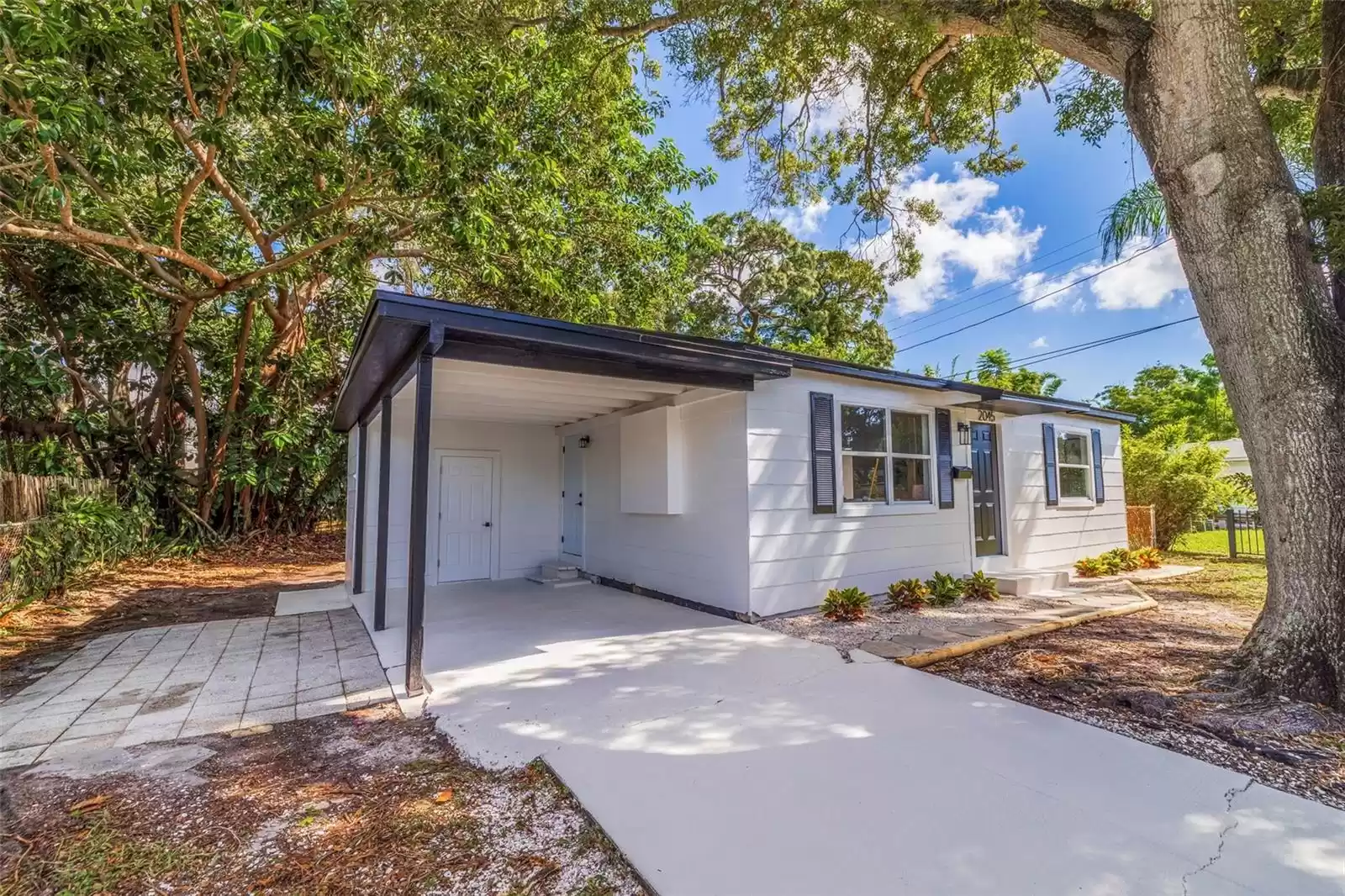 2045 50TH AVENUE, SAINT PETERSBURG, Florida 33714, 2 Bedrooms Bedrooms, ,1 BathroomBathrooms,Residential,For Sale,50TH,MFRTB8300348