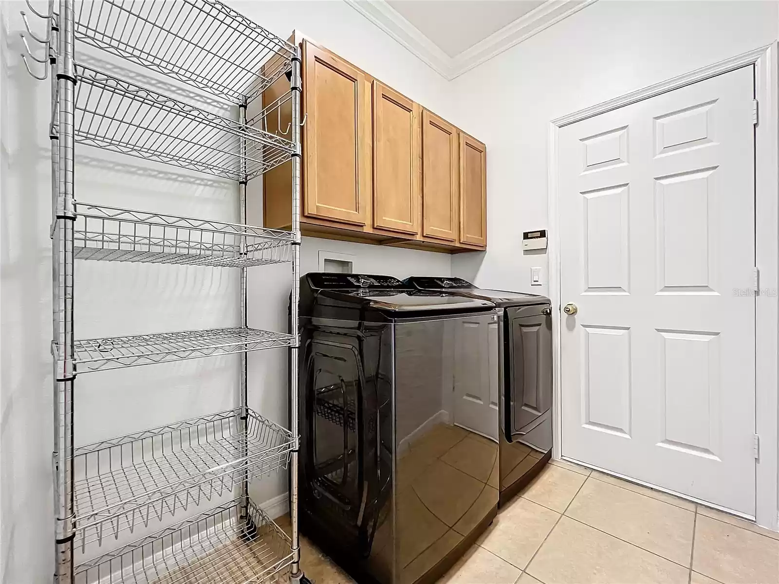 Laundry Room w/ garage access